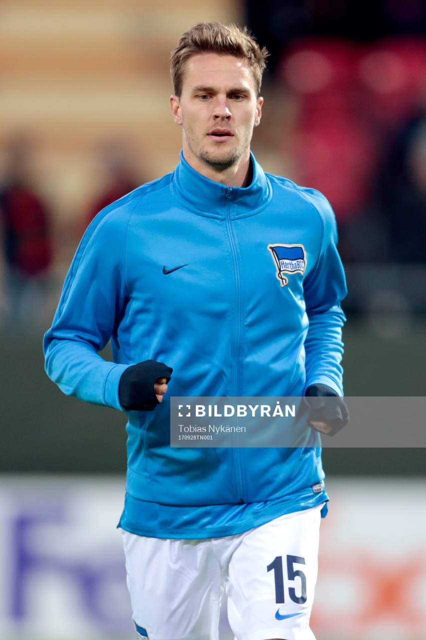 Herta Berlins Sebastian Langkamp värmer upp
