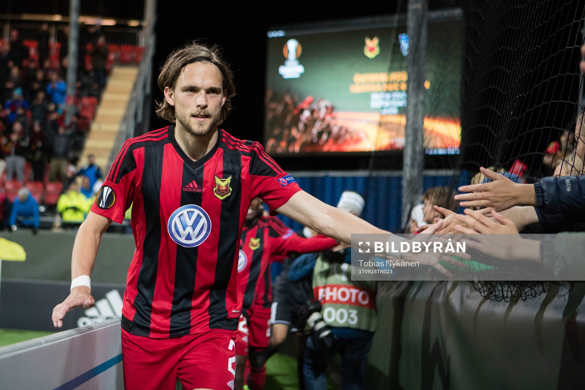 Östersunds Tom Pettersson tackar fansen