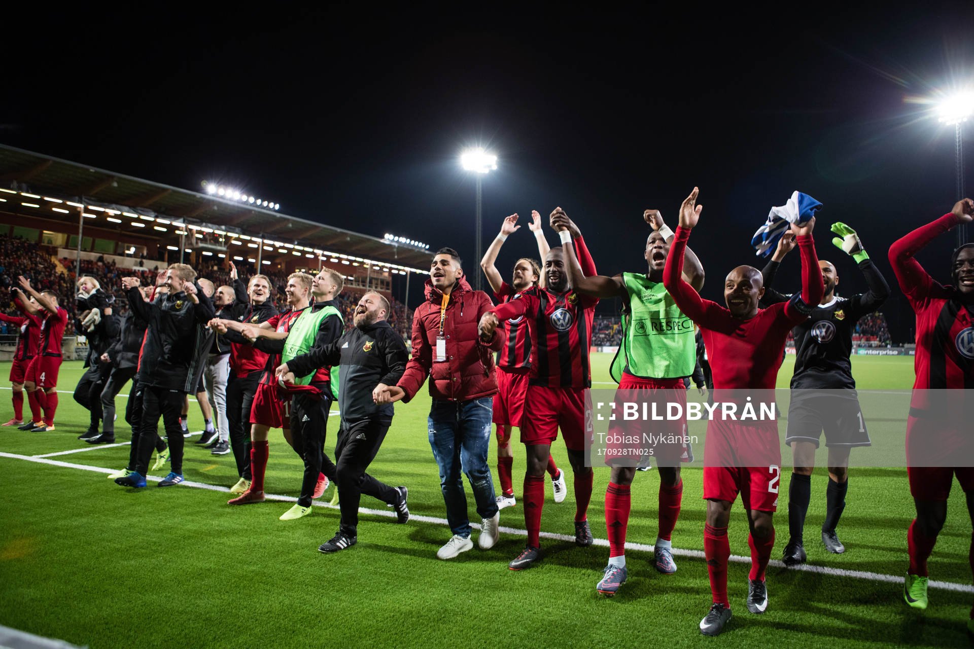 Östersund jublar efter fotbollsmatchen i Europa League mellan Östersund och Hertha Berlin den 28 september 2017 i Östersund.