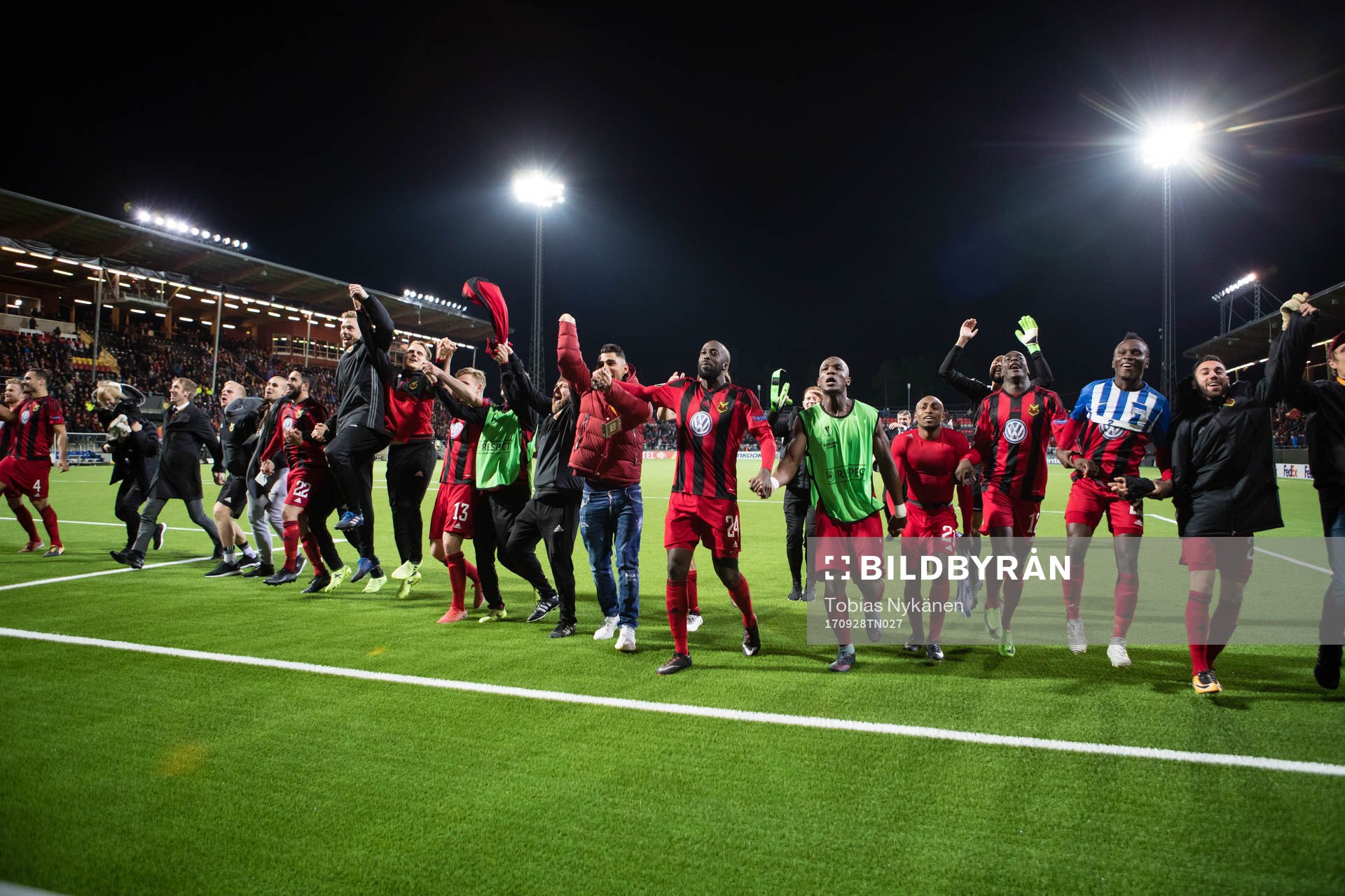 Östersund jublar efter fotbollsmatchen i Europa League mellan Östersund och Hertha Berlin den 28 september 2017 i Östersund.