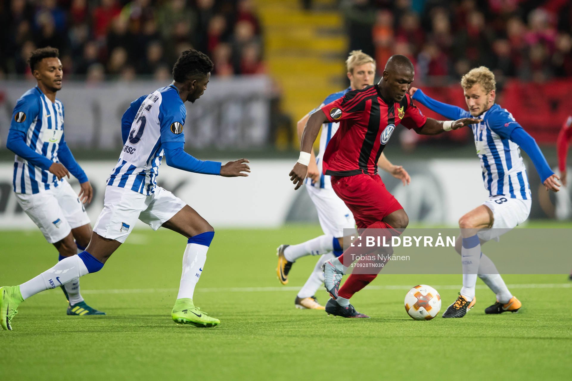 Östersunds Alhaji Gero mot Hertha Berlin’s Jordan