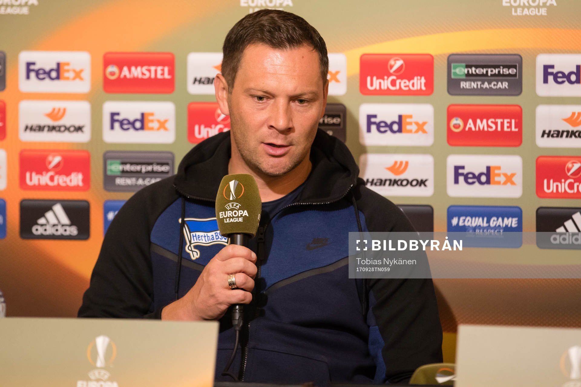 Hertha Berlin’s Tränare Pal Dardai på presskonferens