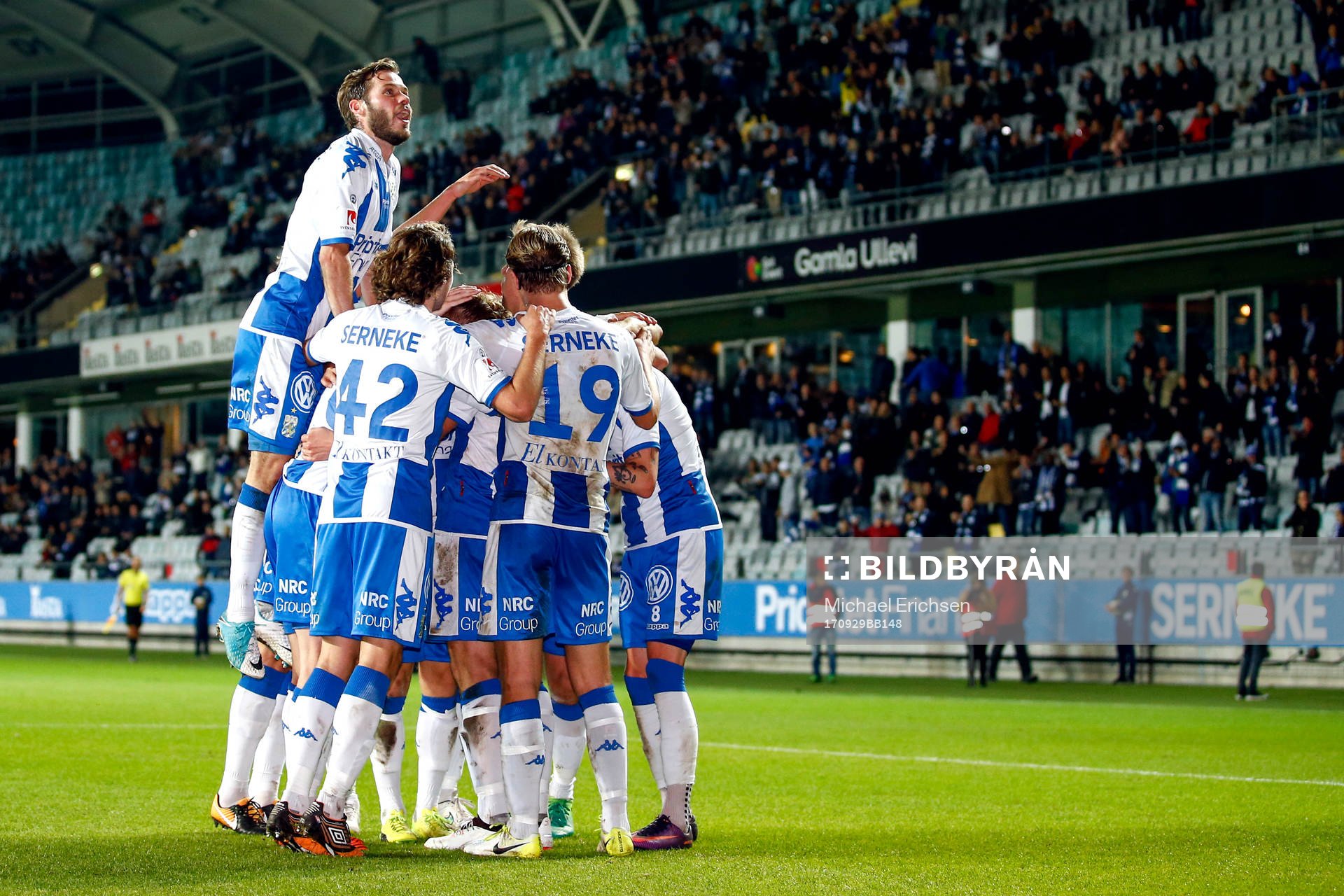 IFK Göteborgs Mikael Boman jublar med lagkamrater