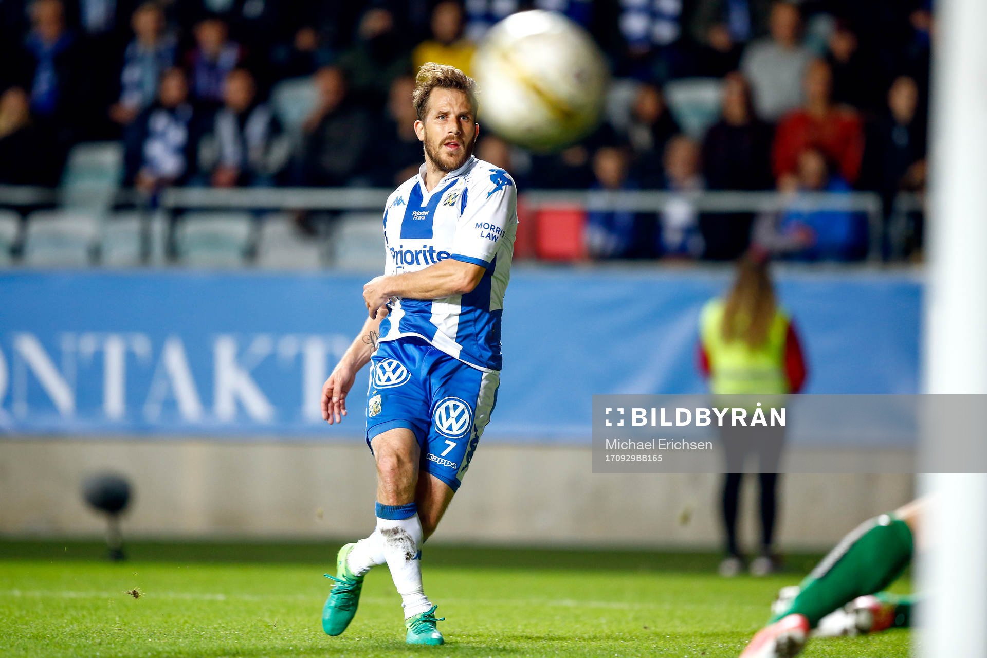 IFK Göteborgs Tobias Hysén skjuter i stolpen