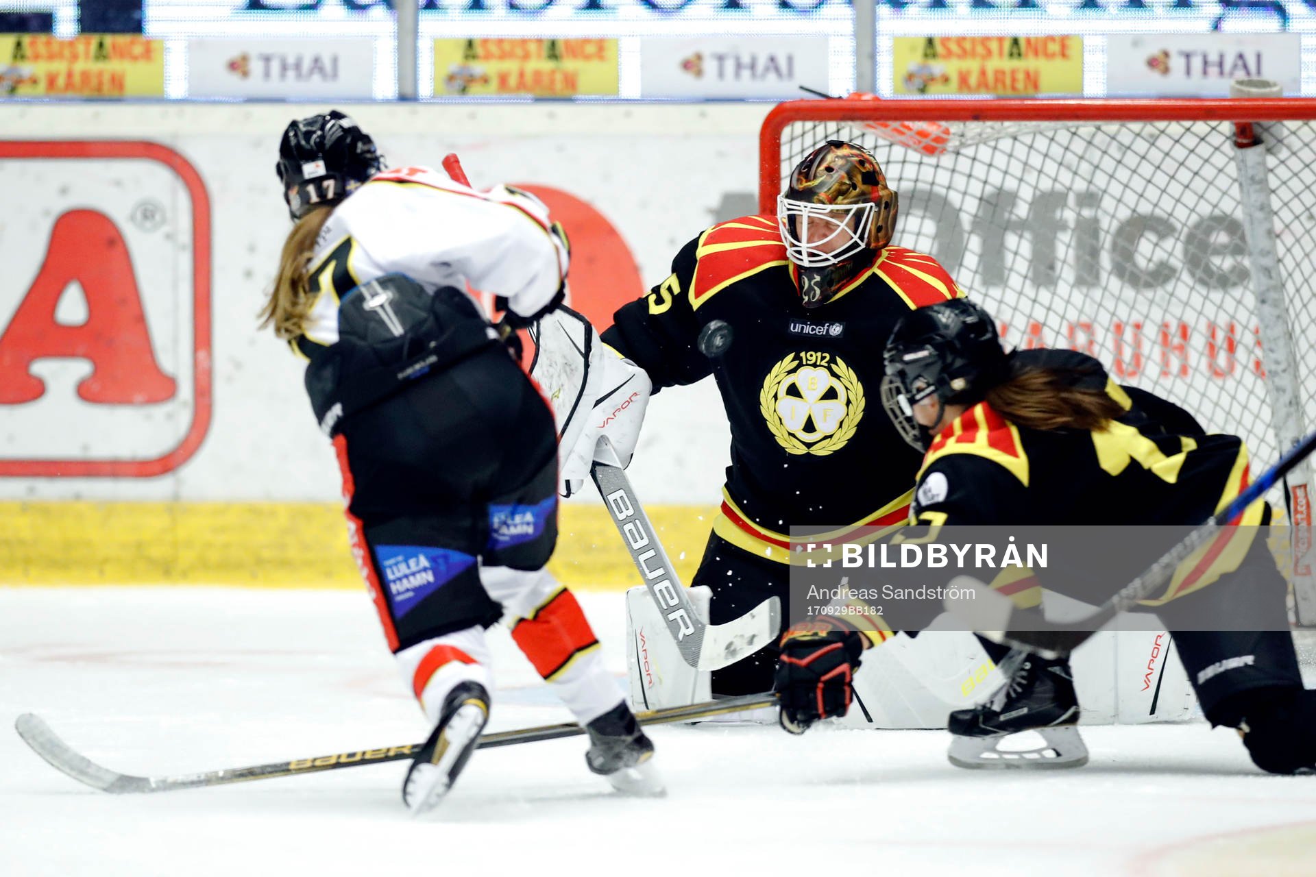 Brynäs målvakt Sara Grahn och Luleås Essi Jaako