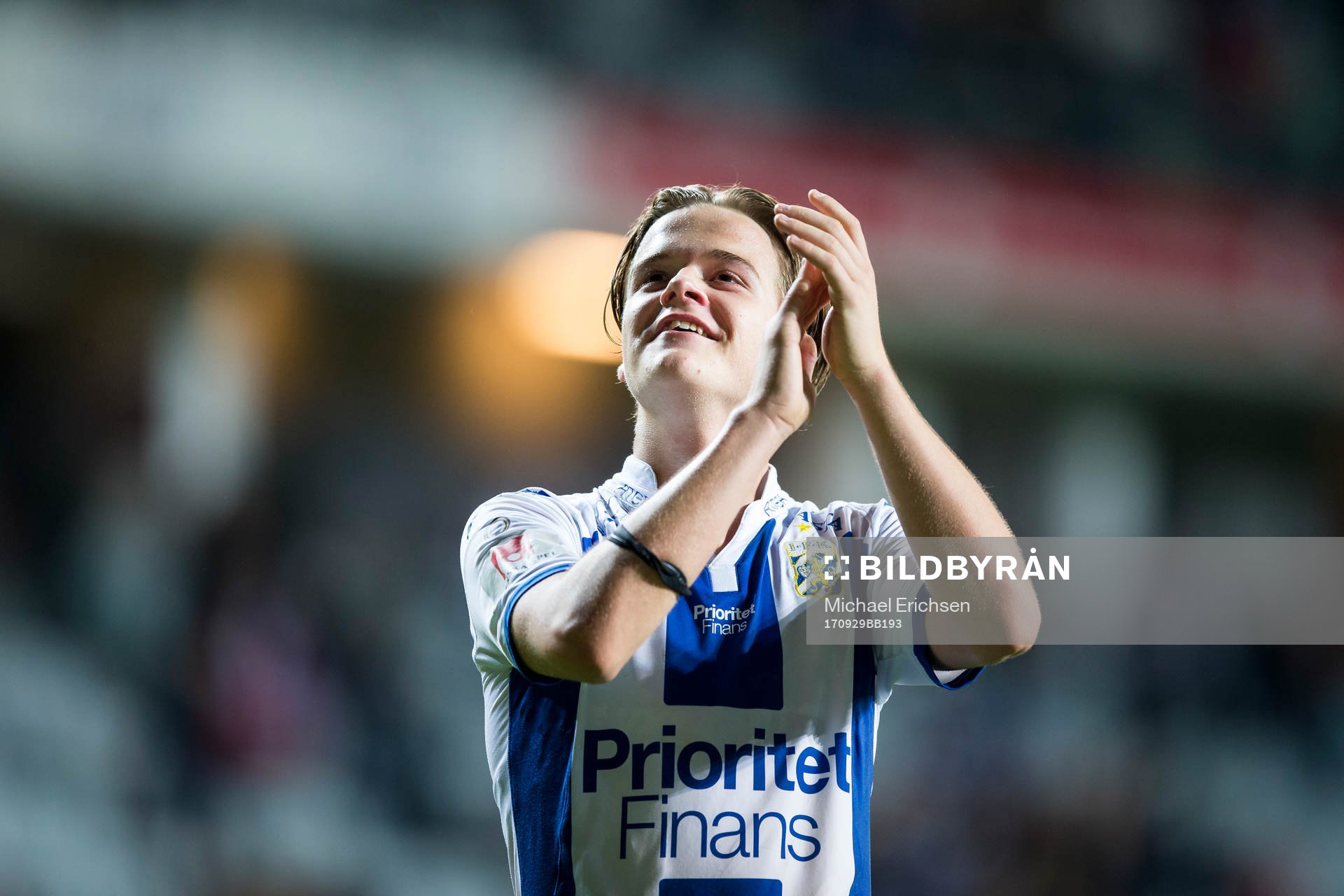 IFK Göteborgs August Erlingmark tackar publiken efter den allsvenska fotbollsmatchen mellan IFK Göteborg och Sirius den 29 september 2017 i Göteborg.