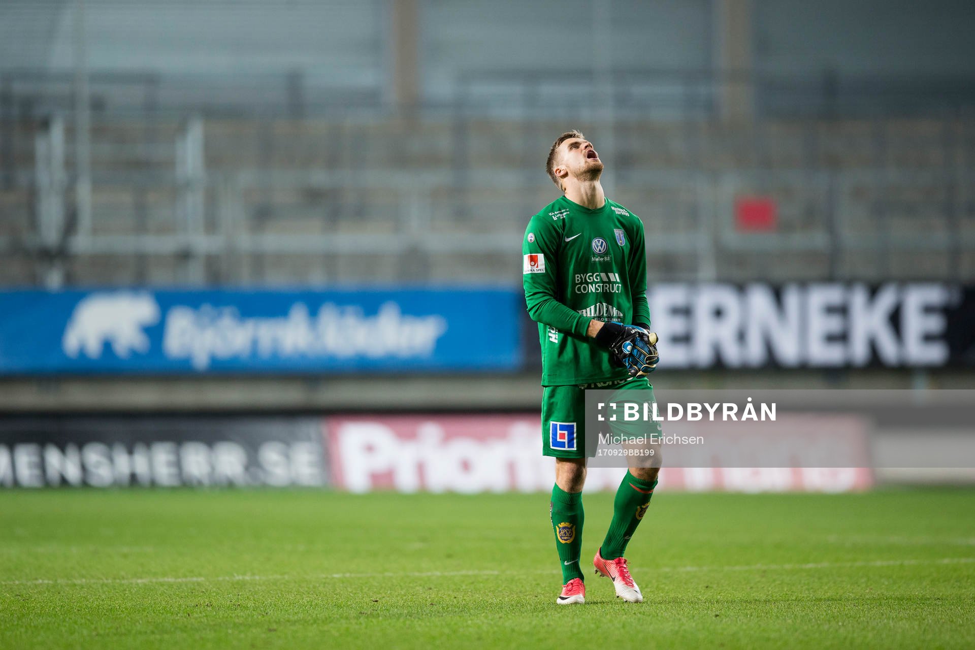 Sirius målvakt Lukas Jonsson deppar