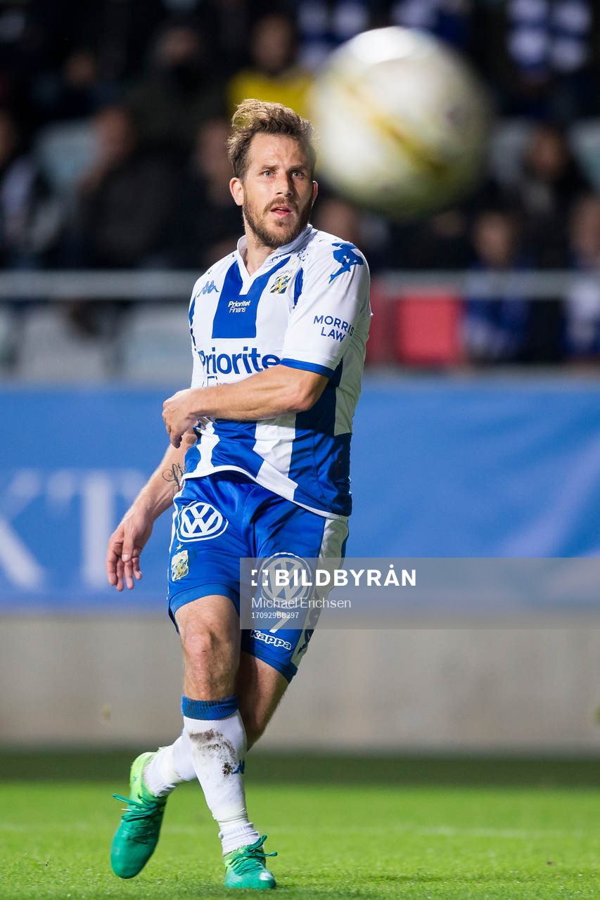 IFK Göteborgs Tobias Hysén skjuter ett skott