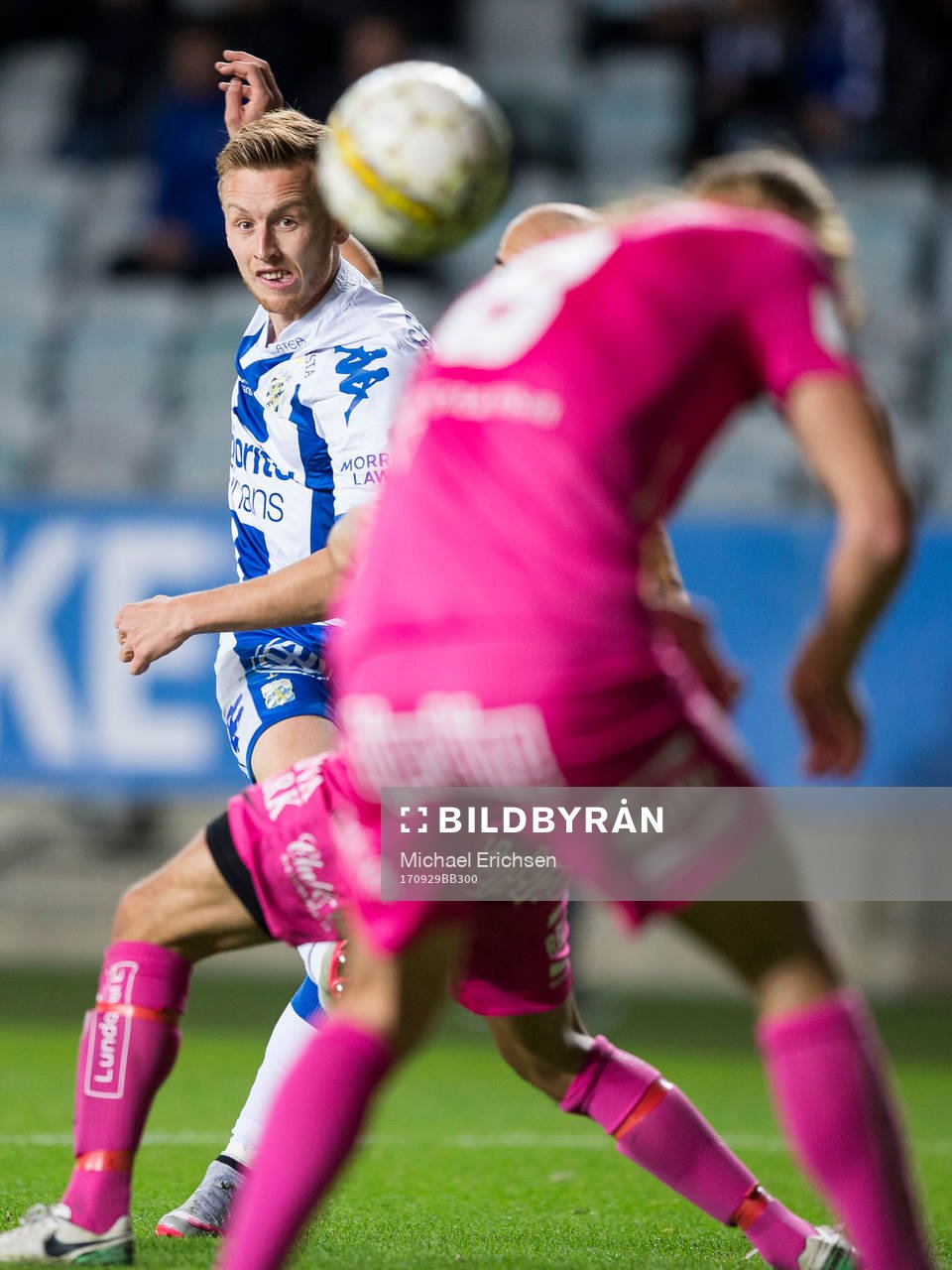IFK Göteborgs Sebastian Ohlsson skjuter ett skott