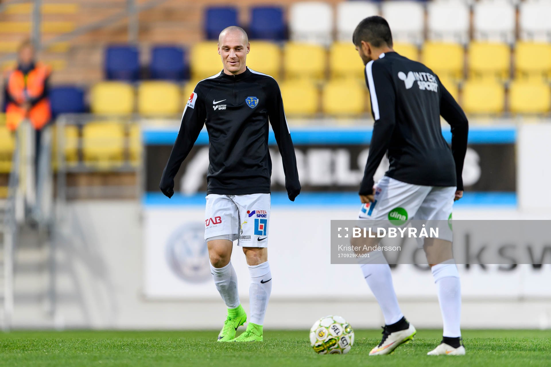 Falkenbergs Christoffer Carlsson före fotbollsmatchen i