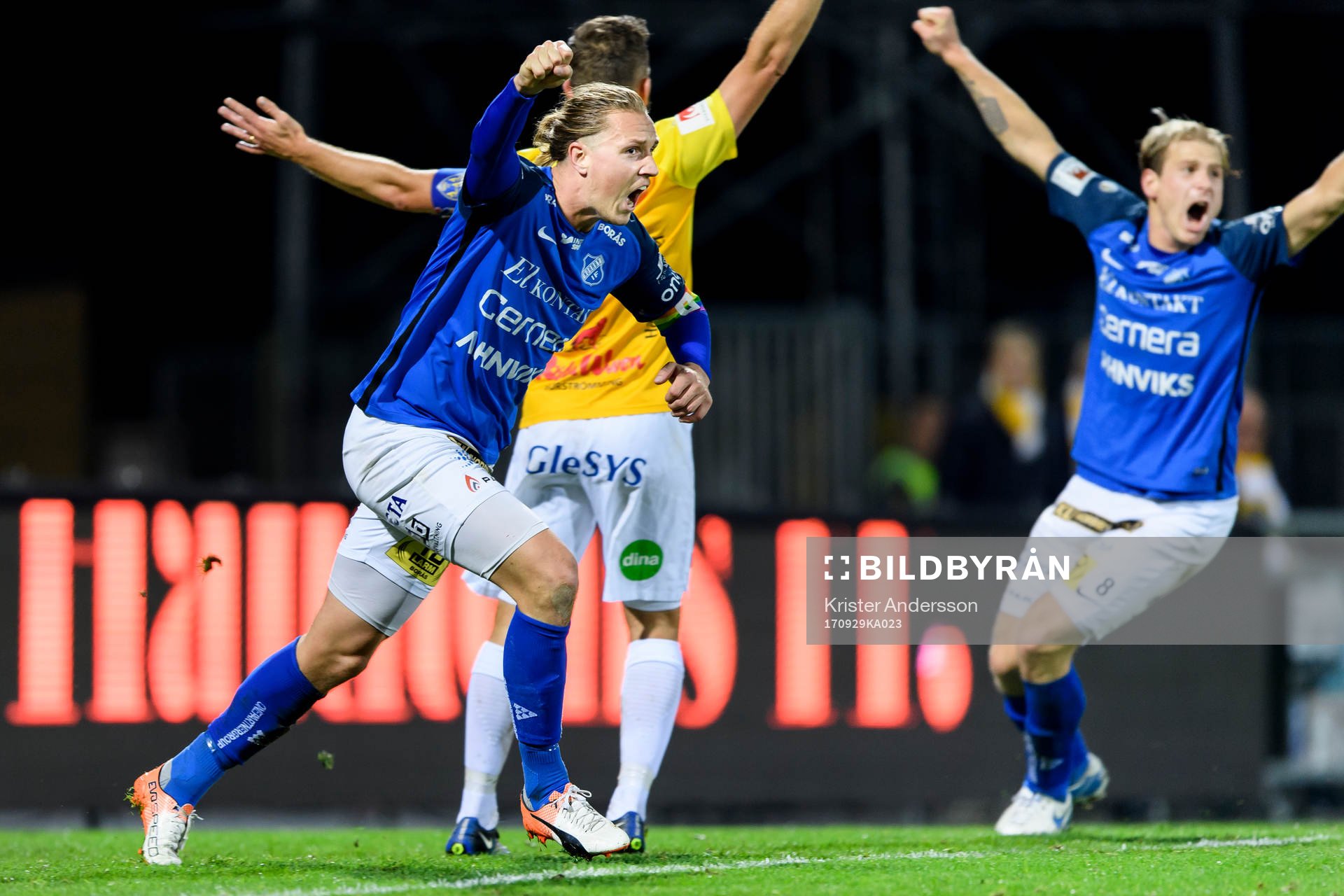 Norrbys Marcus Översjö jublar efter 1-3 under fotbollsmatchen i Superettan mellan Falkenberg och Norrby den 29 september 2017 i Falkenberg.