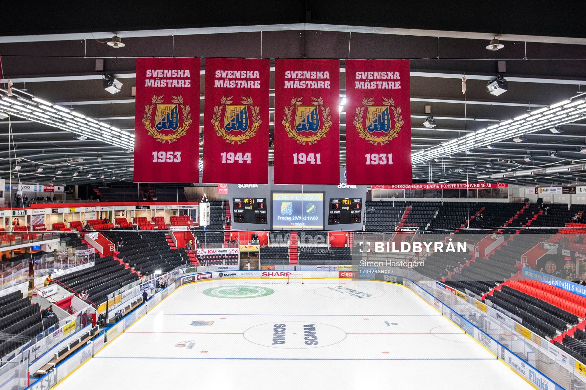 Scaniarinken före ishockeymatchen i Hockeyallsvenskan