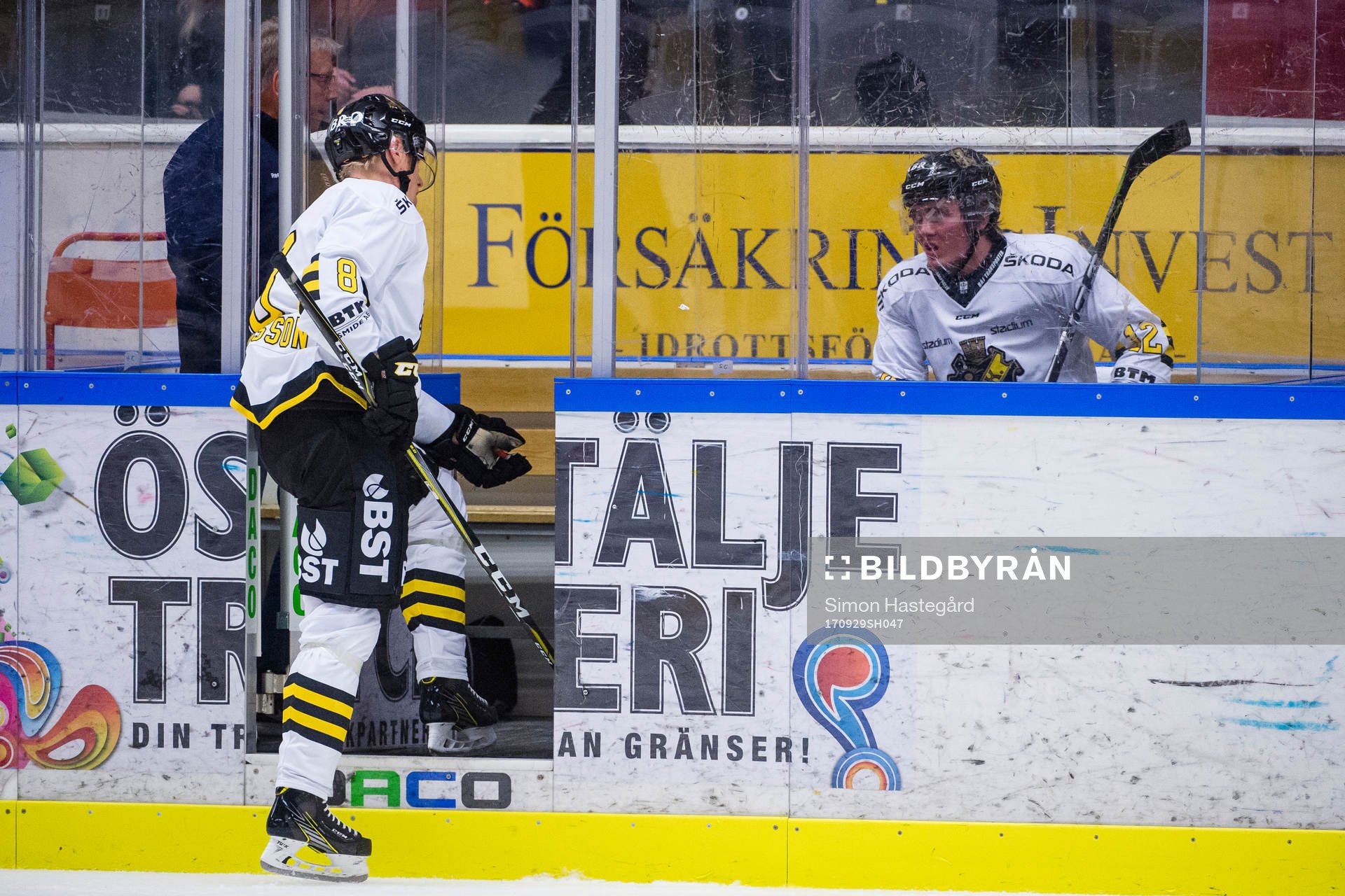 s Albin Johansson och Max Lindholm i utvisningsbåset