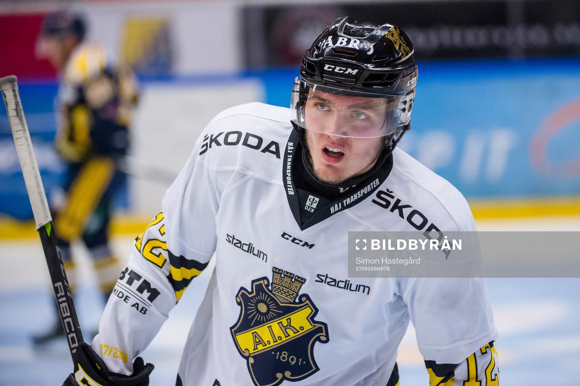 s Max Lindholm