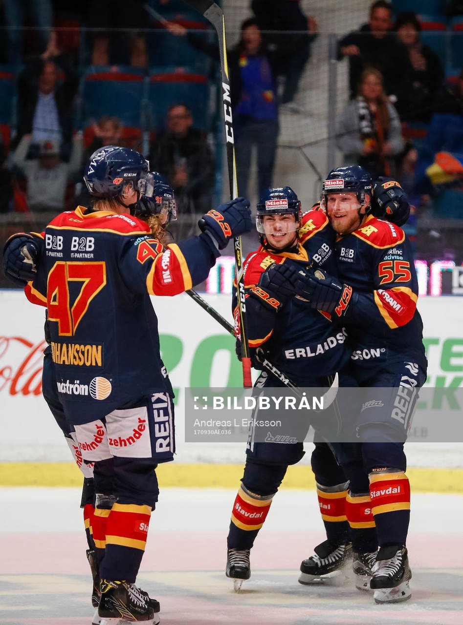 Djurgårdens Gustav Possler och Alexander Urbom jublar
