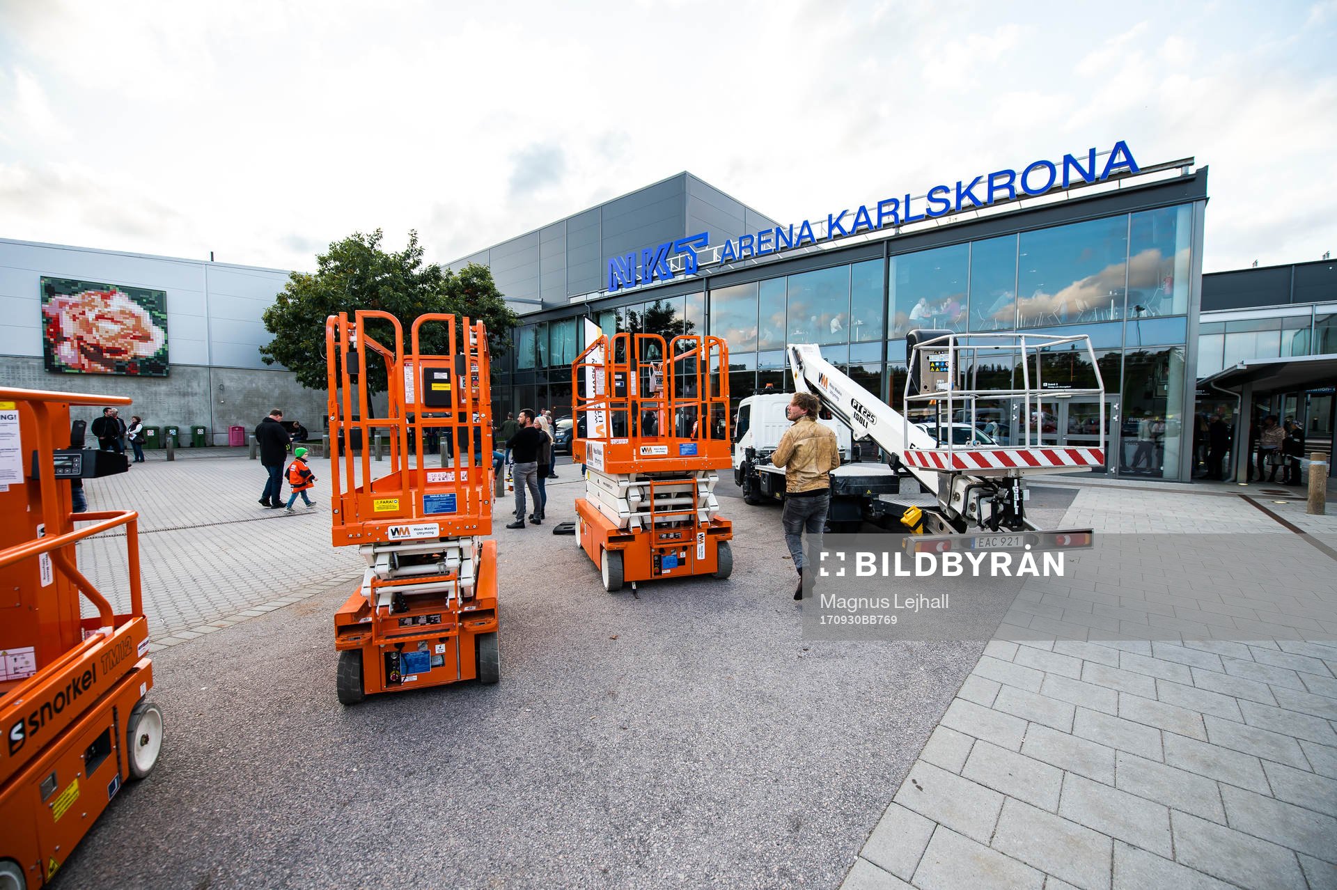 NKT arena utvändigt innan ishockeymatchen i SHL mellan