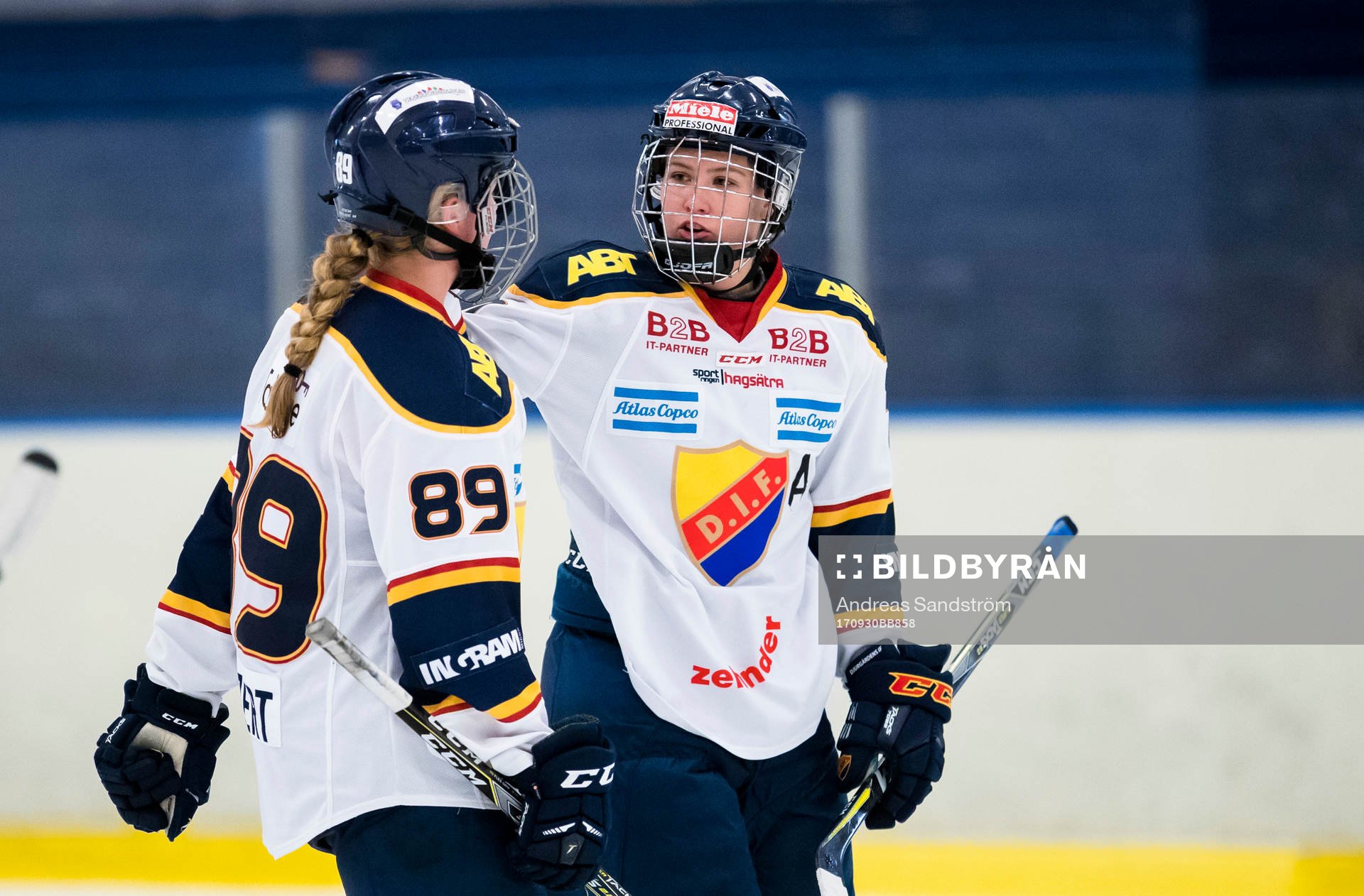 Djurgårdens Andrea Dalen (h) och Solveig Neunzert (v)