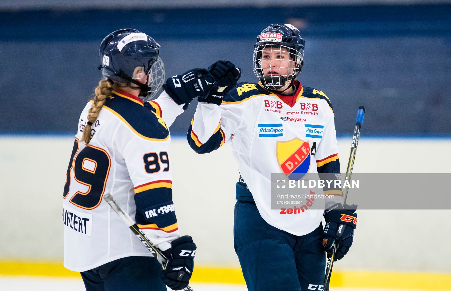 Djurgårdens Andrea Dalen (h) och Solveig Neunzert (v)
