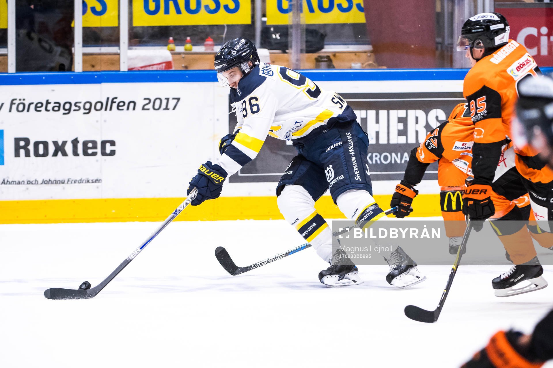 s Bill Sweatt  jagas av Karlskronas Carl Persson