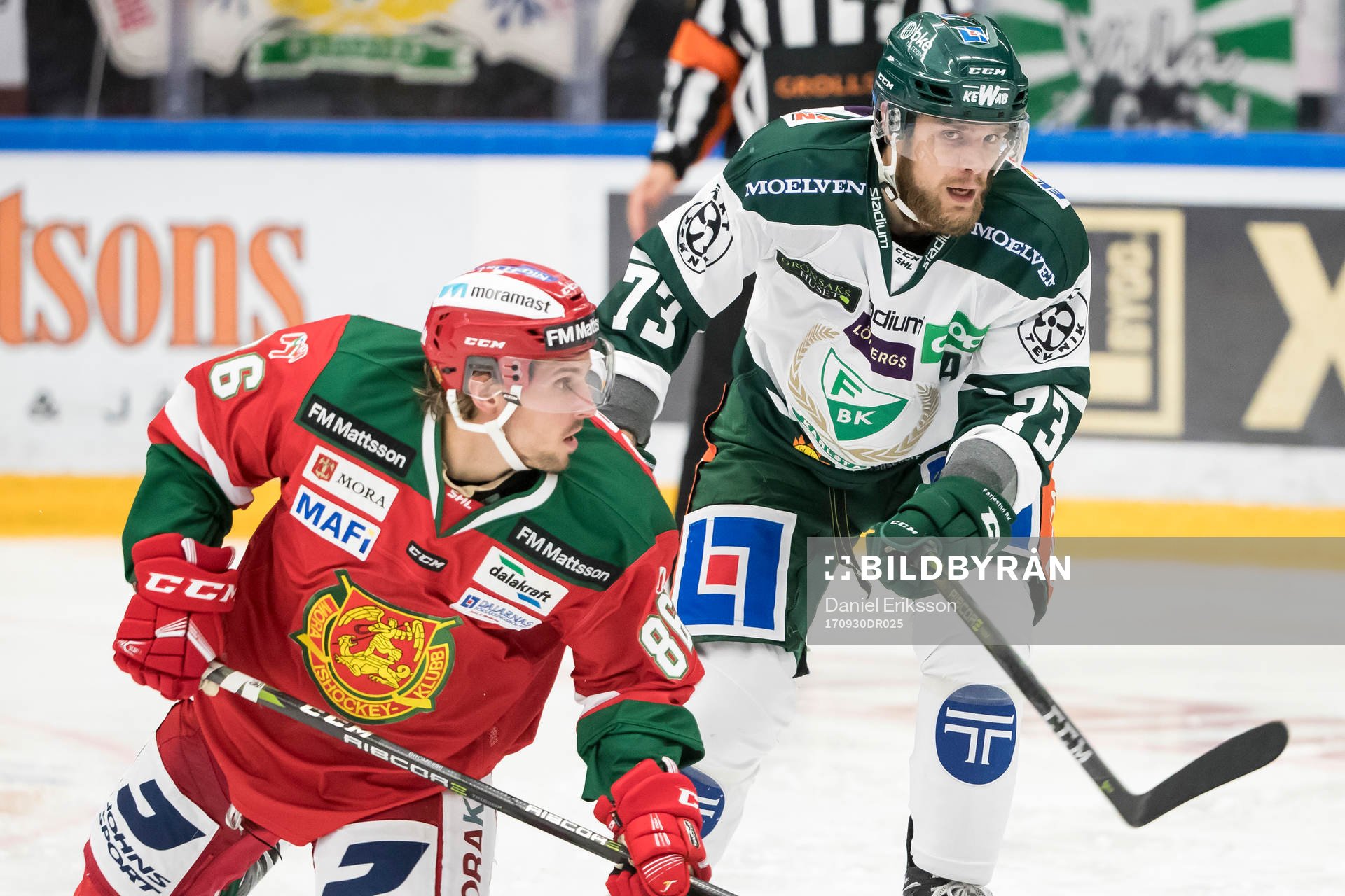 Moras Mathias Bromé och Färjestads Anton Grundel  i