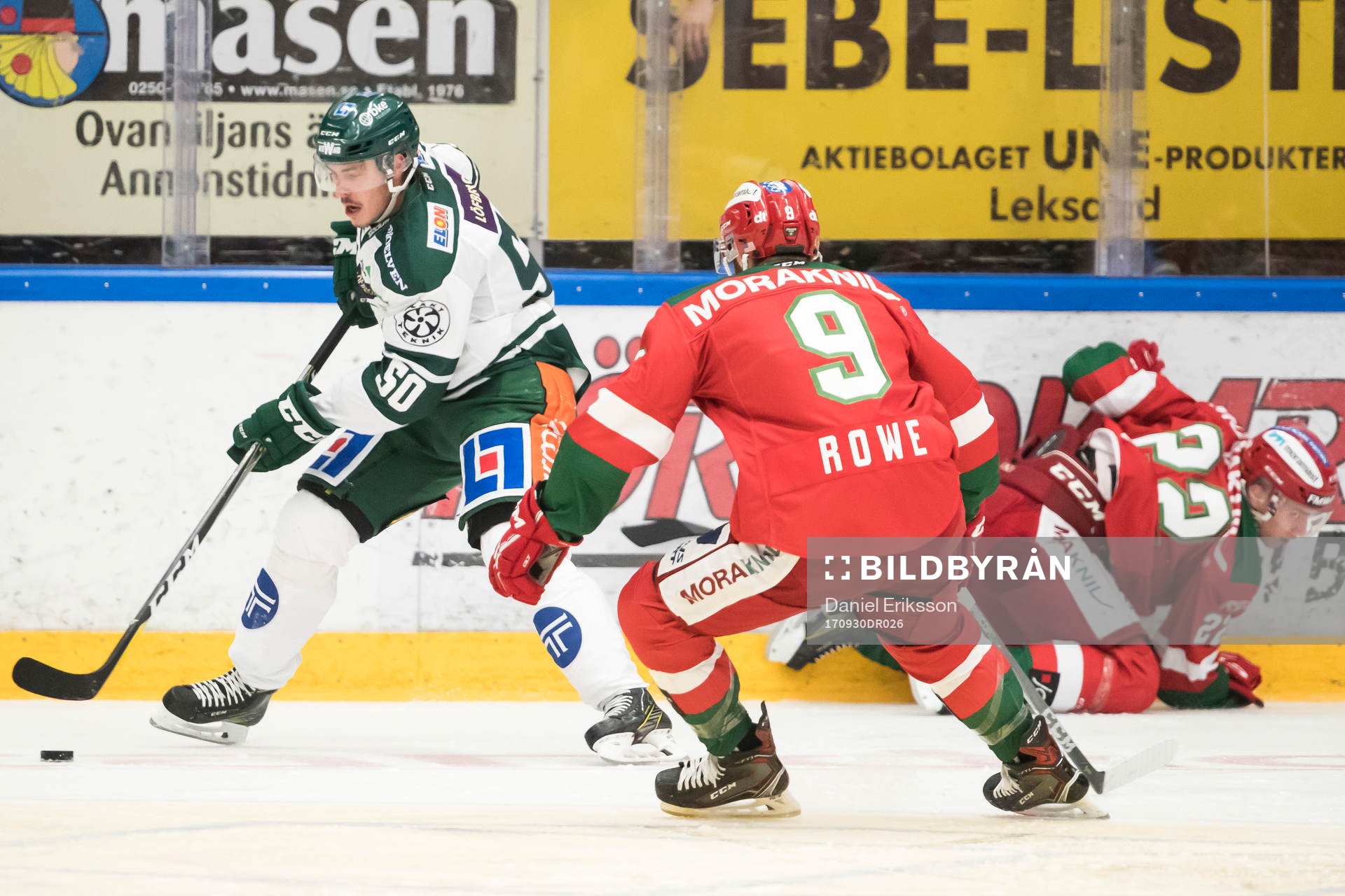 Färjestads Sebastian Erixon och Moras Andrew Rowe och