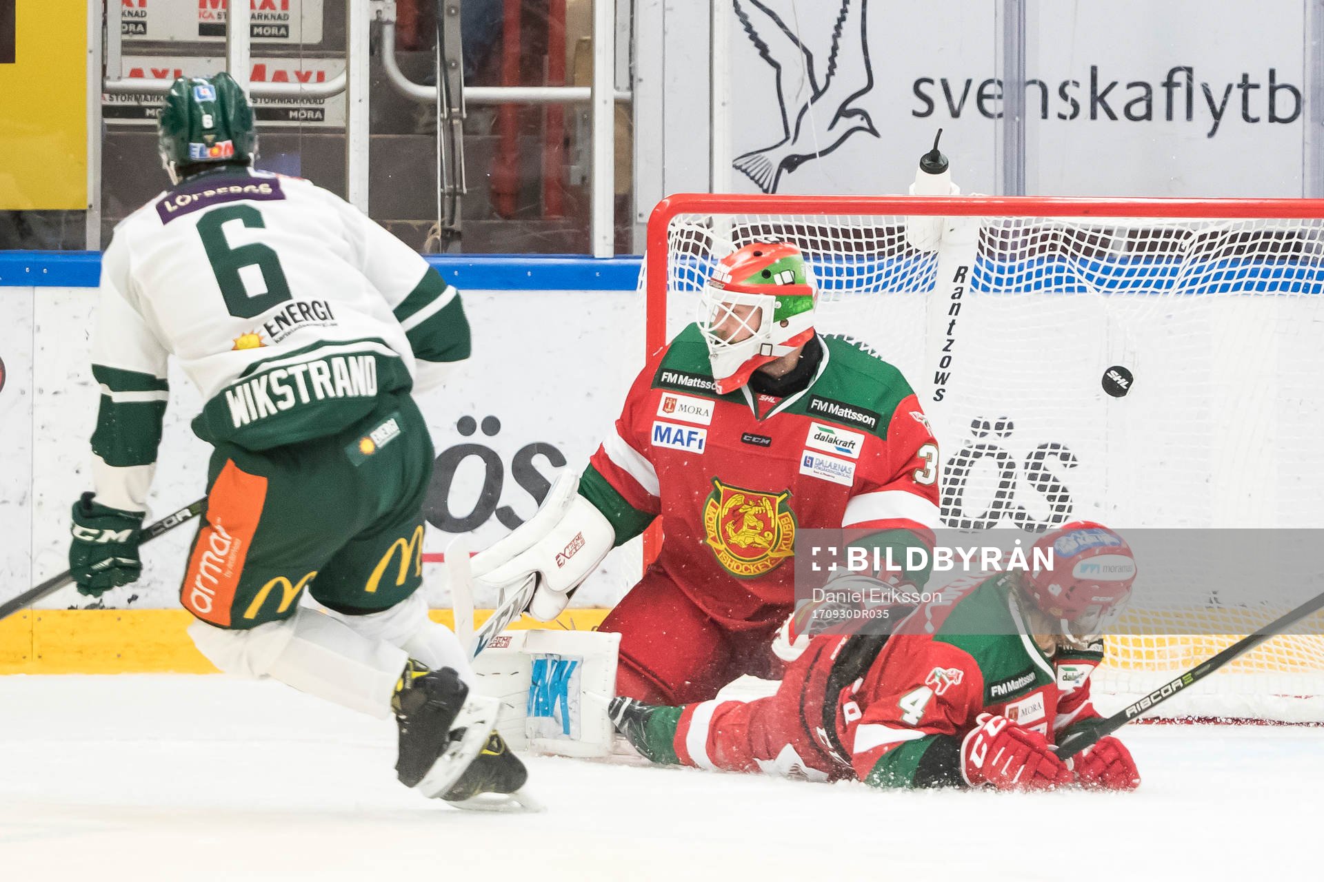 Färjestads Mikael Wikstrand gör 1-3 bakom Moras målvakt