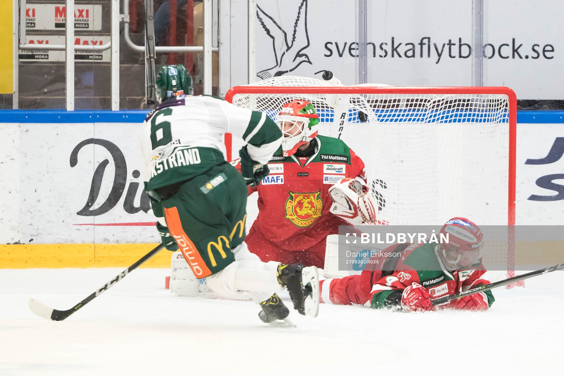 Färjestads Mikael Wikstrand gör 1-3 bakom Moras målvakt