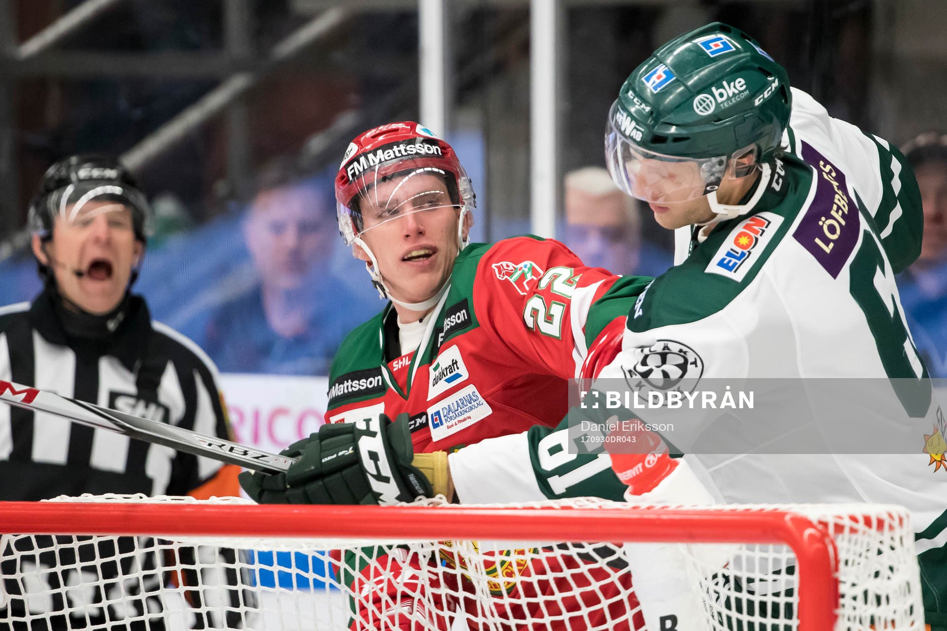 Färjestads Johan Ryno och Moras Matias Lassen  i