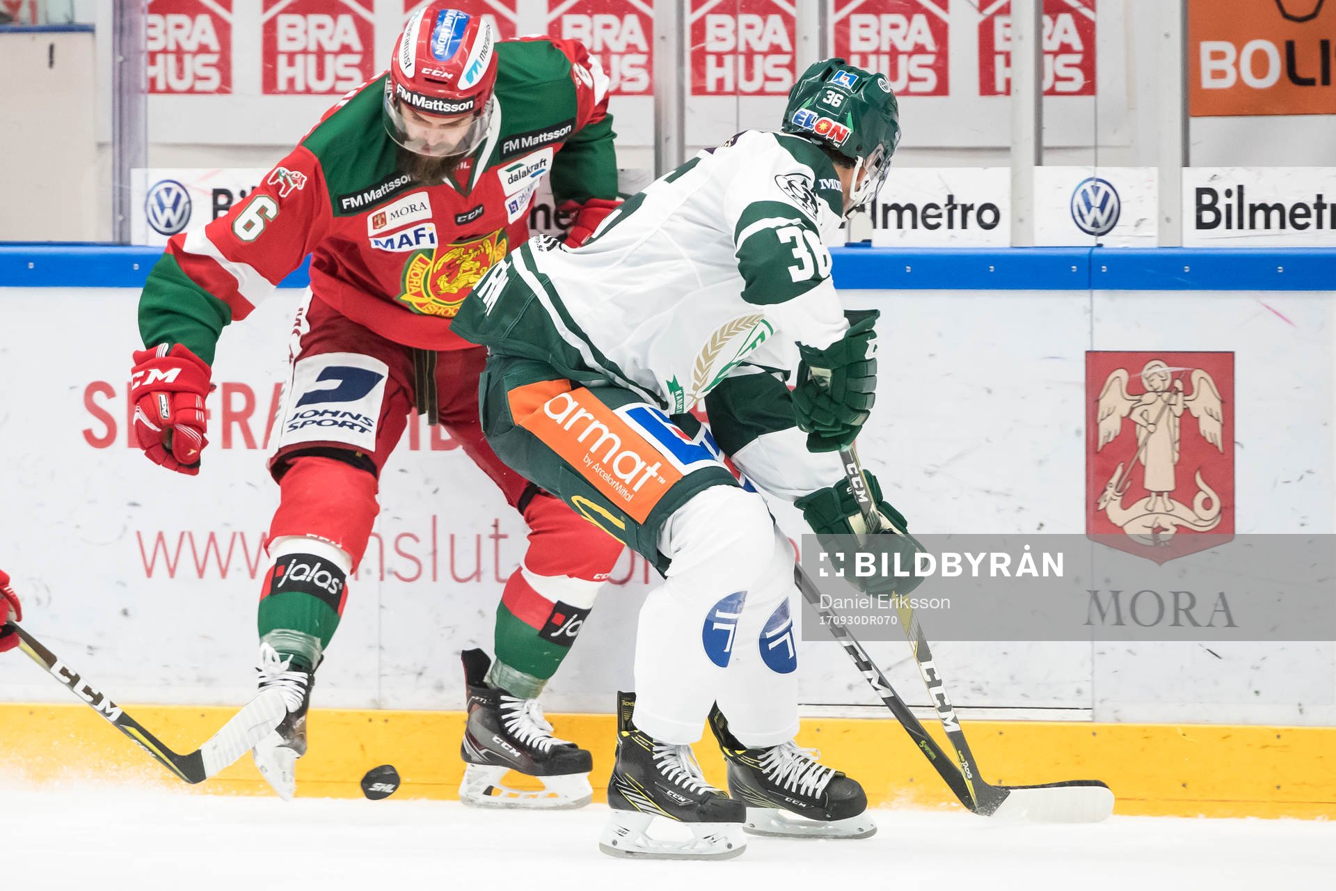 Moras Steven Seigo och Färjestads Niklas Fogström i