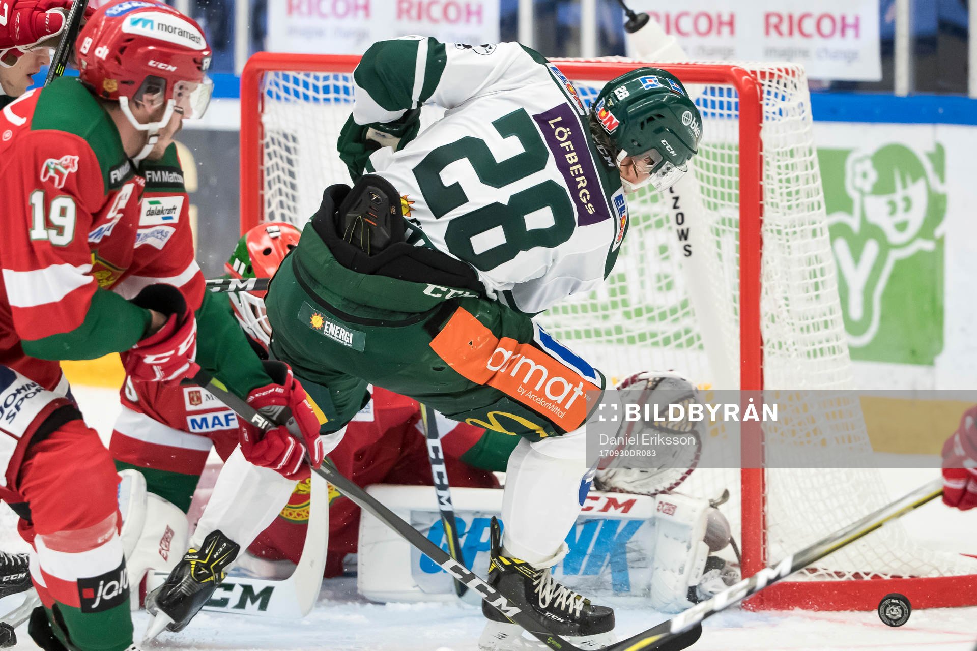 chans för Färjestads Fabian Zetterlund framför Moras