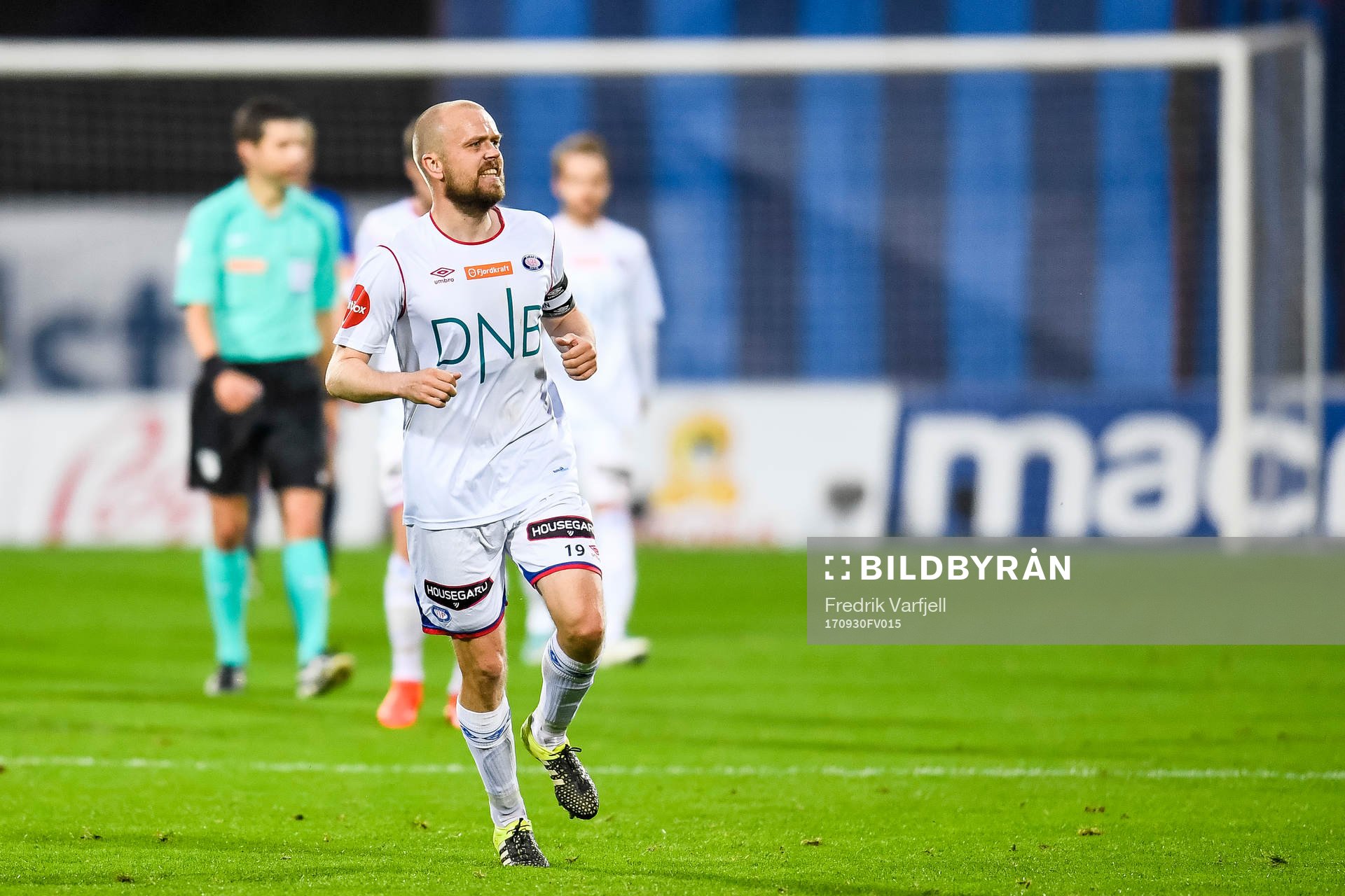 Christian Grindheim of Vålerenga celebrates after the 2-0 goal during the Eliteserien match between Stabæk and Vålerenga on September 30, 2017 in Bekkestua.