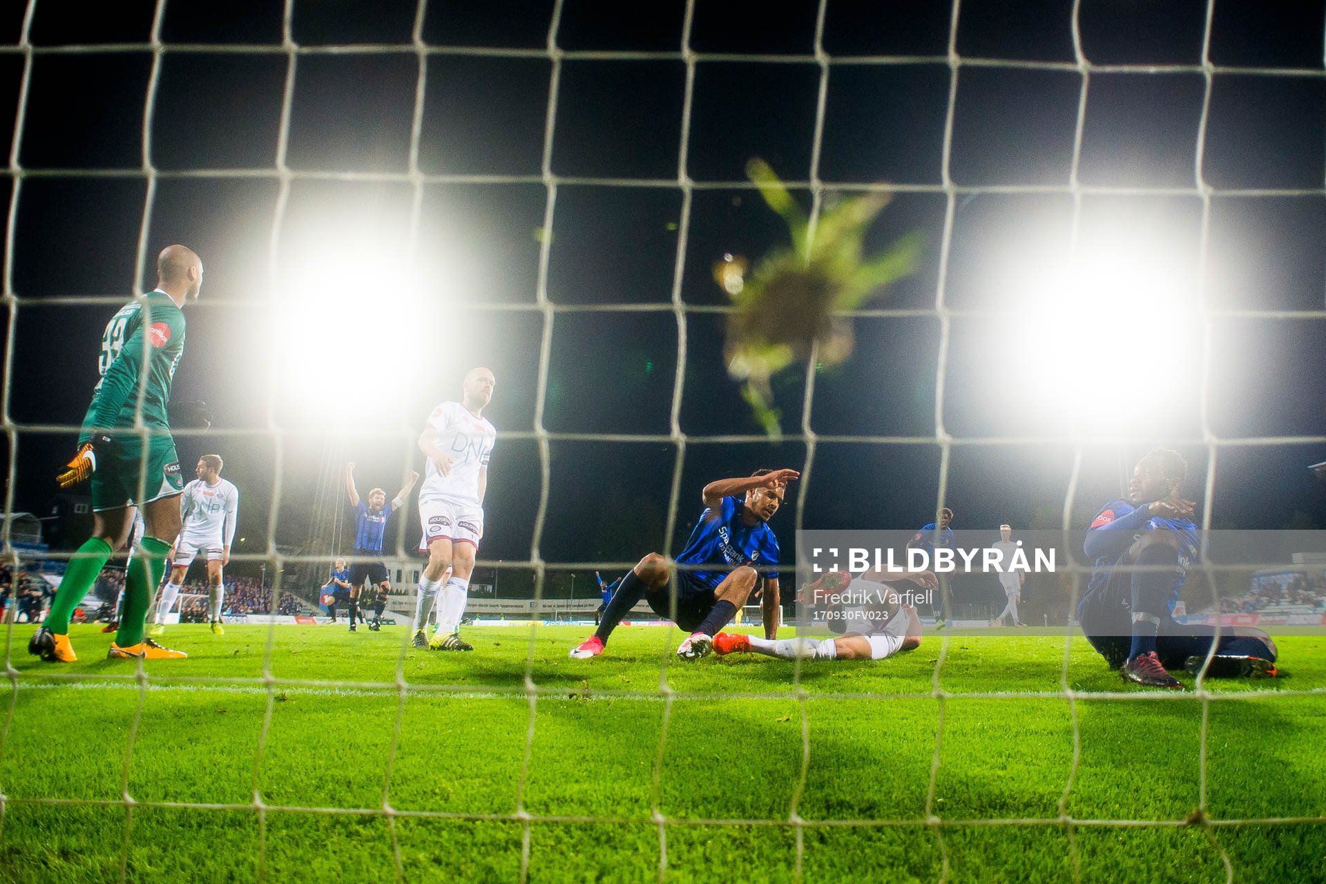 Ohikhuaeme Anthony Omoijuanfo of Stabæk celebrates after scoring 3-2 during the Eliteserien match between Stabæk and Vålerenga on September 30, 2017 in Bekkestua. 