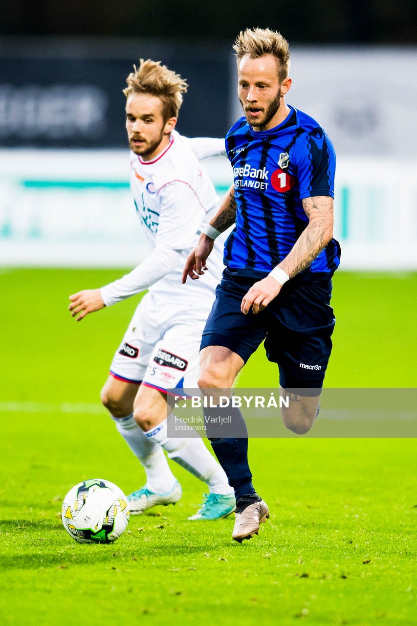 Daniel Mikal Aas Berntsen of Vålerenga and Tonny Brochmann Christiansen of Stabæk during the Eliteserien match between Stabæk and Vålerenga on September 30, 2017 in Bekkestua.