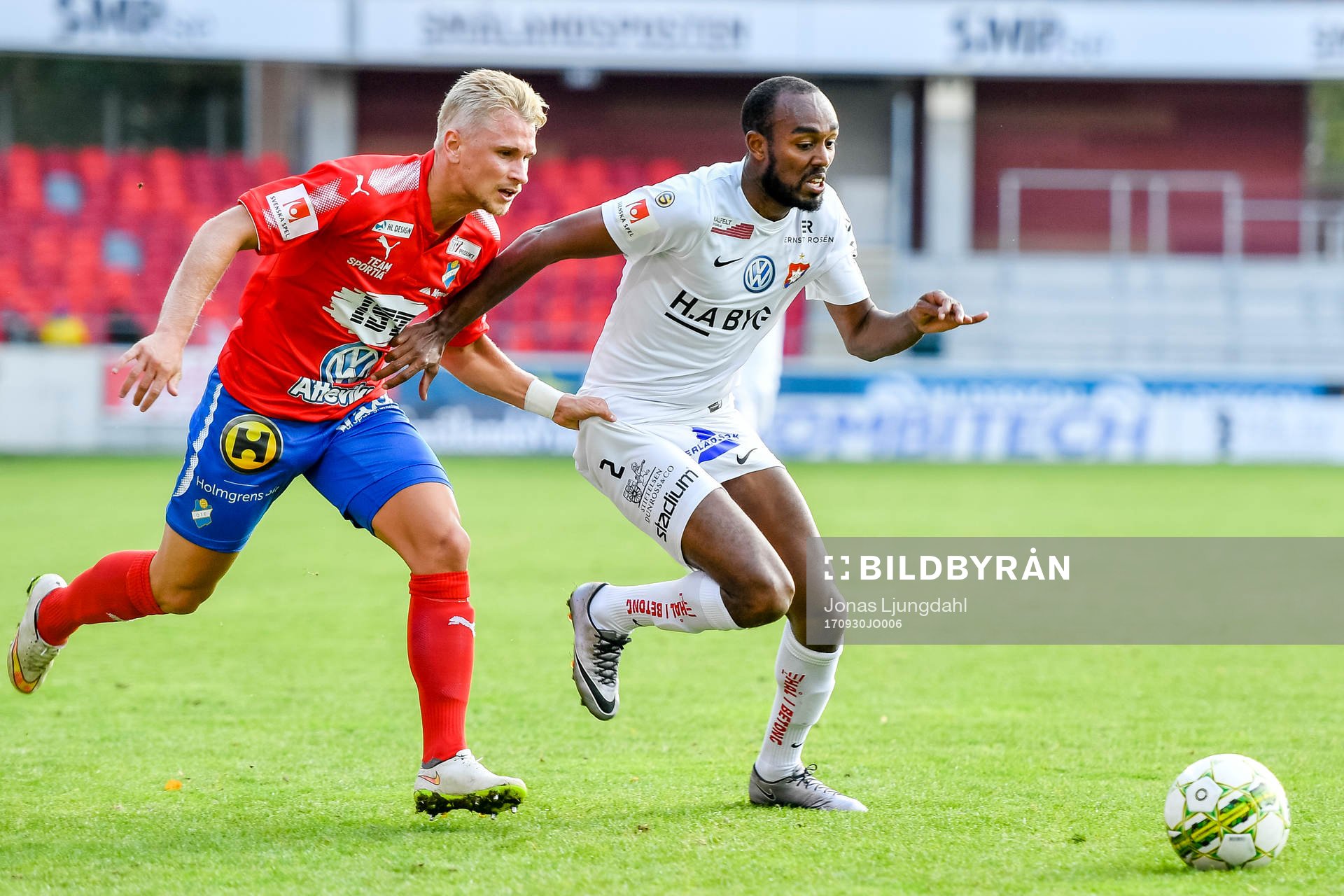 Örgrytes David Johansson och Östers Simon Strandunder