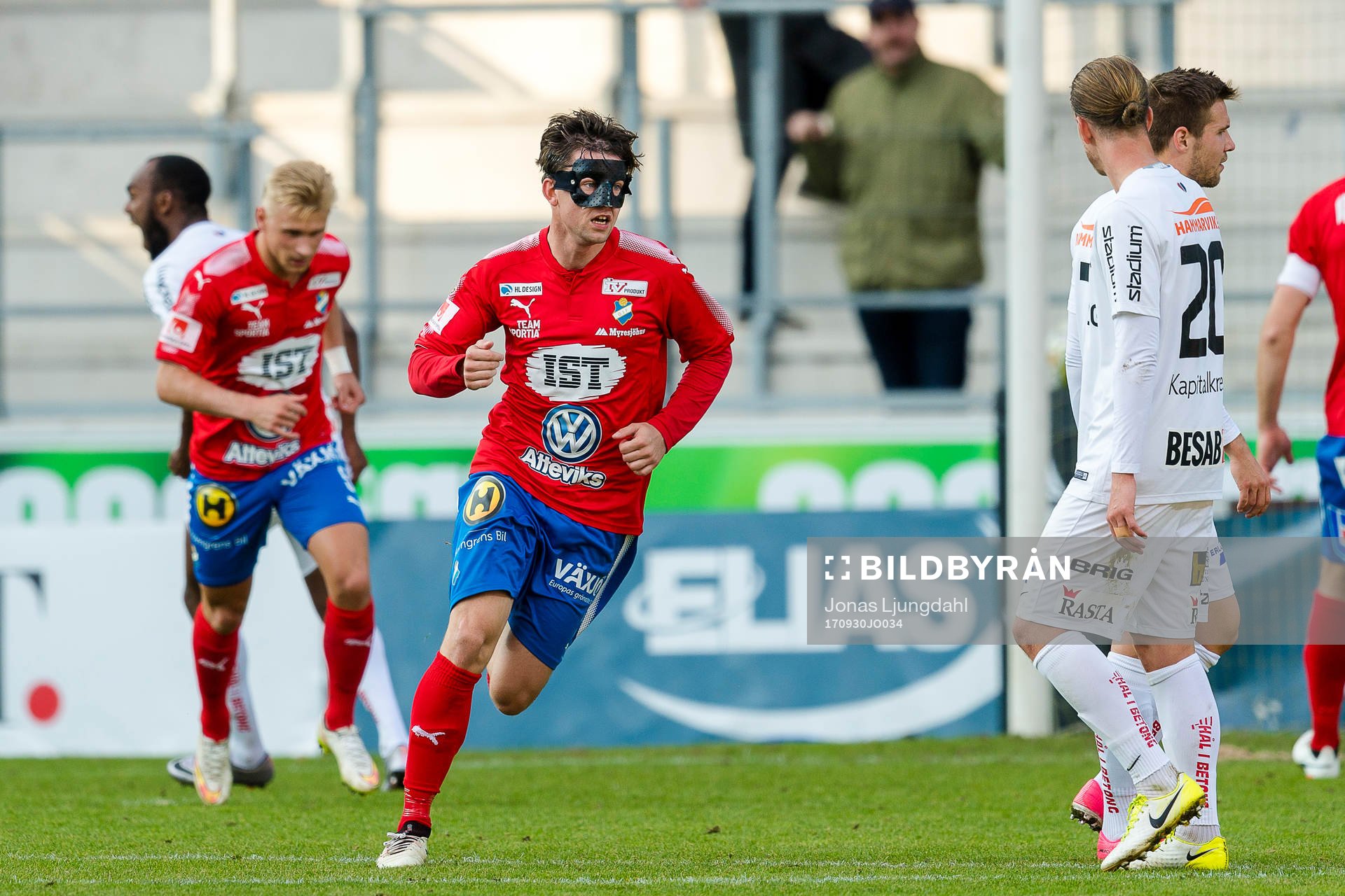 Östers Karl-Johan Lindblad jublar