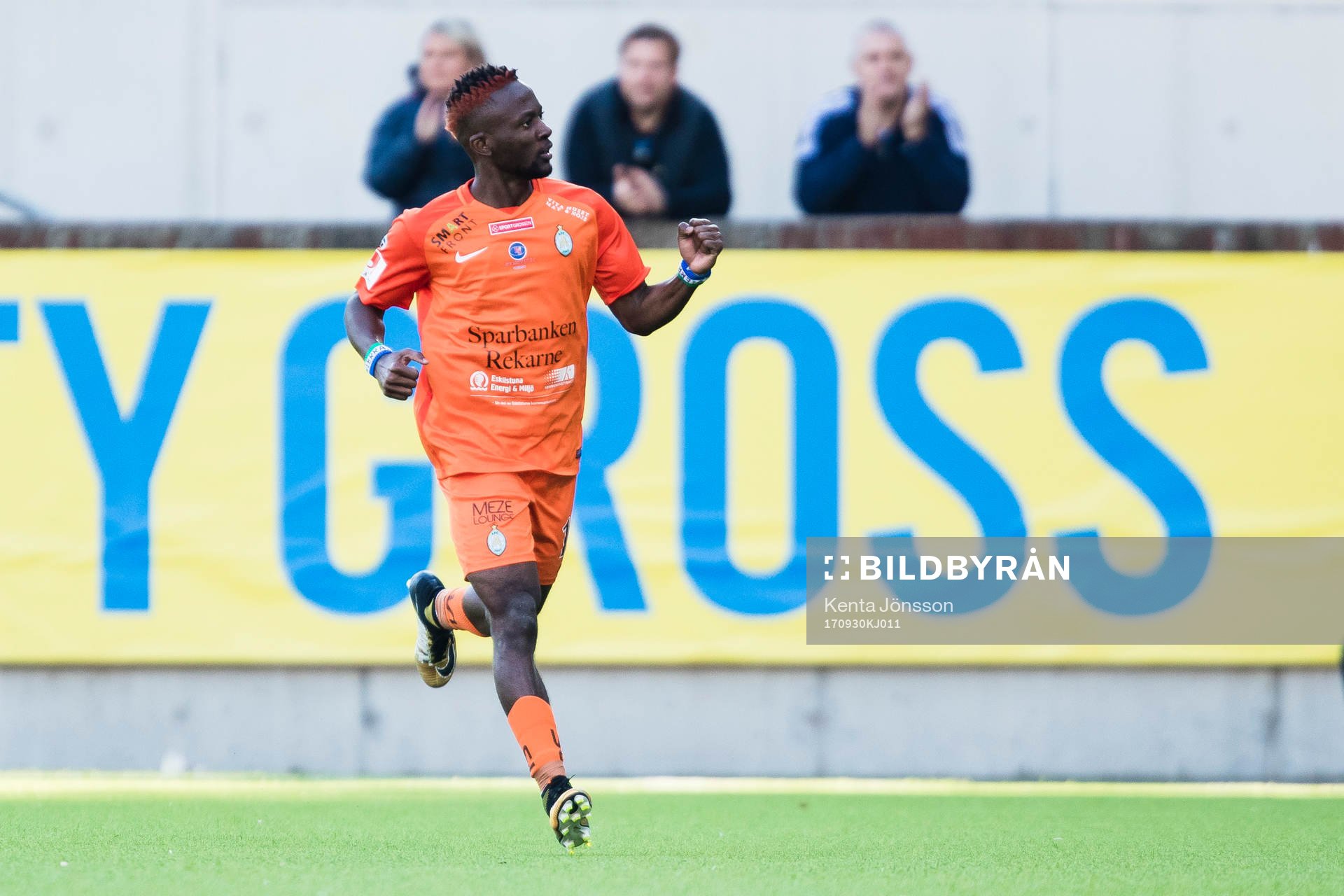 AFC Eskilstunas Mohamed Buya Turay jublar