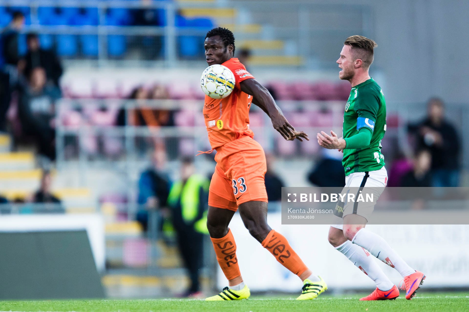 AFC Eskilstunas Taye Taiwo och Jönköpings Tommy Thelin