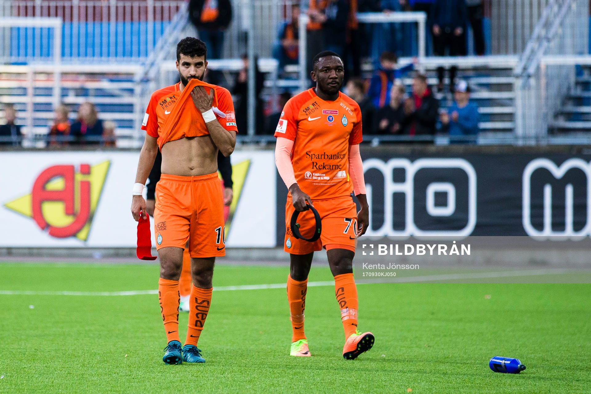 AFC Eskilstunas Omar Eddahri och Chidi Omeje deppar