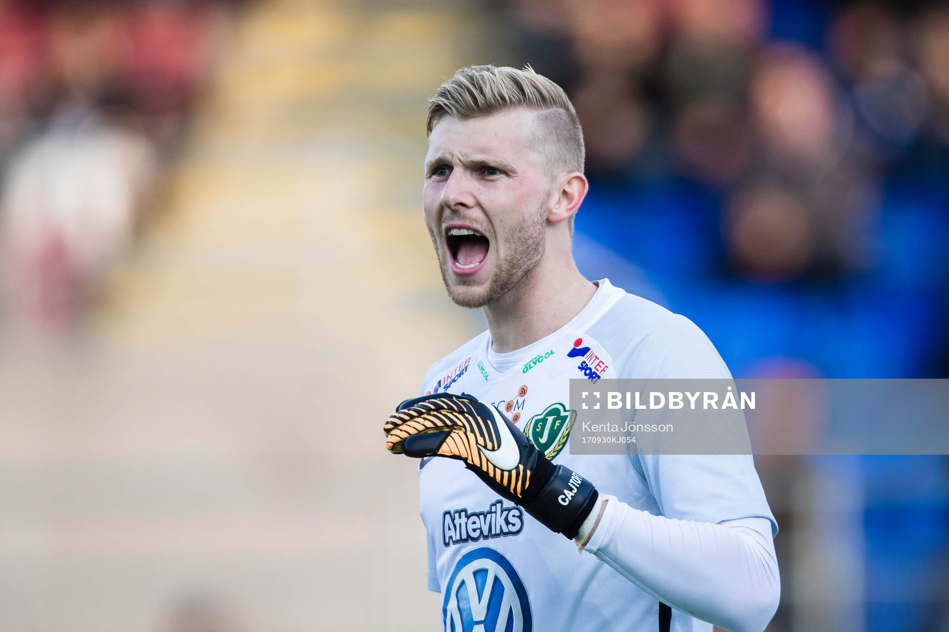 Jönköpings målvakt Anton Cajtoft reagerar