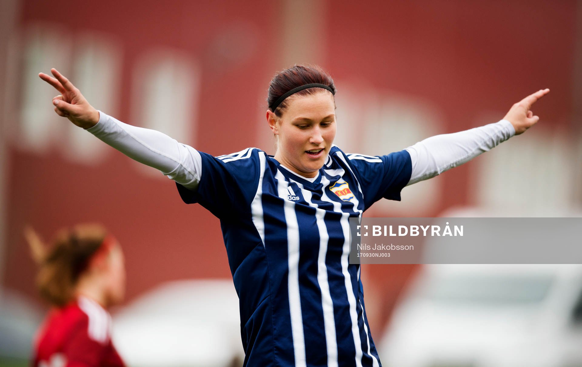 Kovlands Jenny Nordenberg jublar under matchen i Div 2 mellersta Norrland mellan Kovland och Alnö den 30 september 2017 i Kovland.