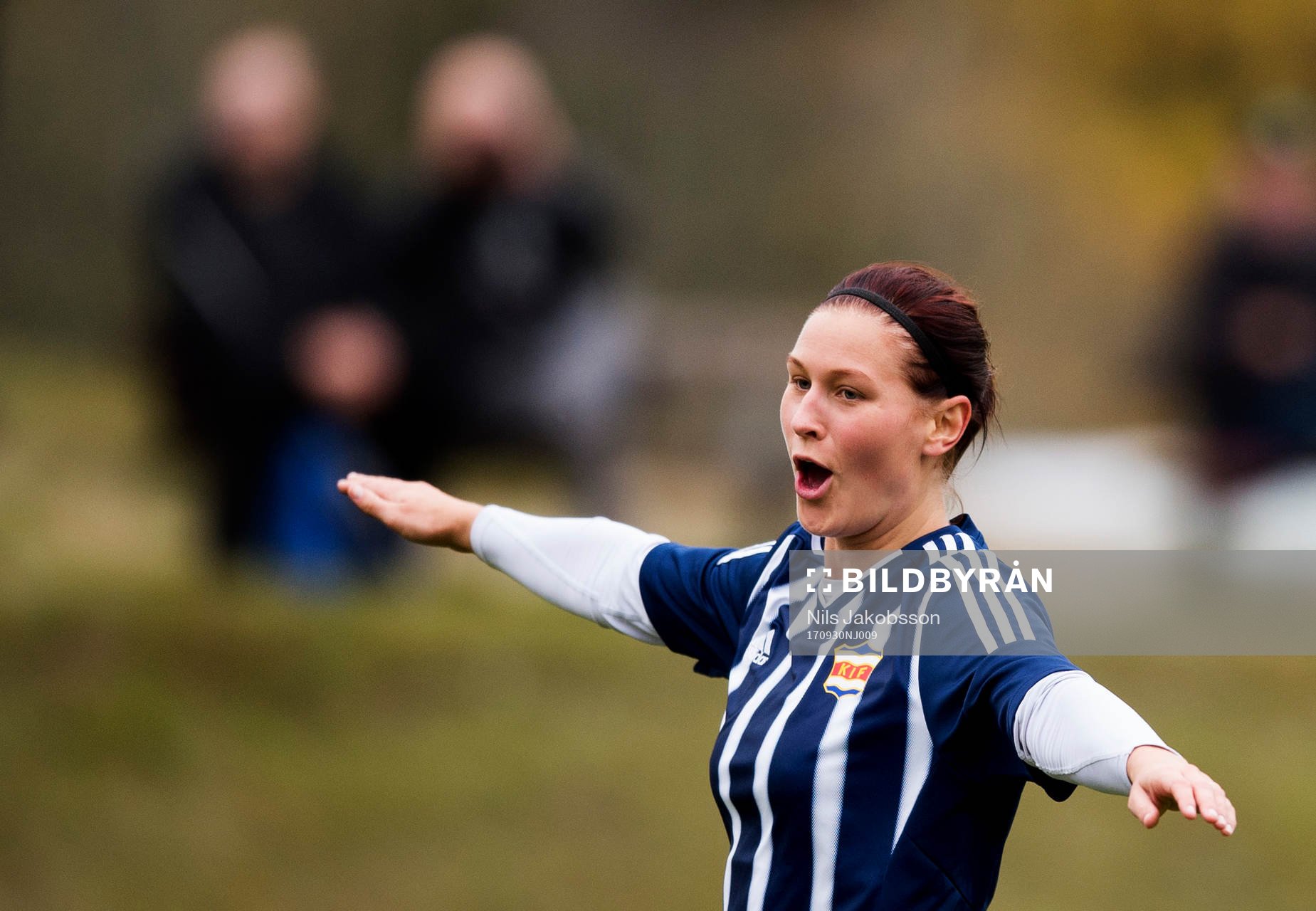 Kovlands Jenny Nordenberg jublar under matchen i Div 2 mellersta Norrland mellan Kovland och Alnö den 30 september 2017 i Kovland.