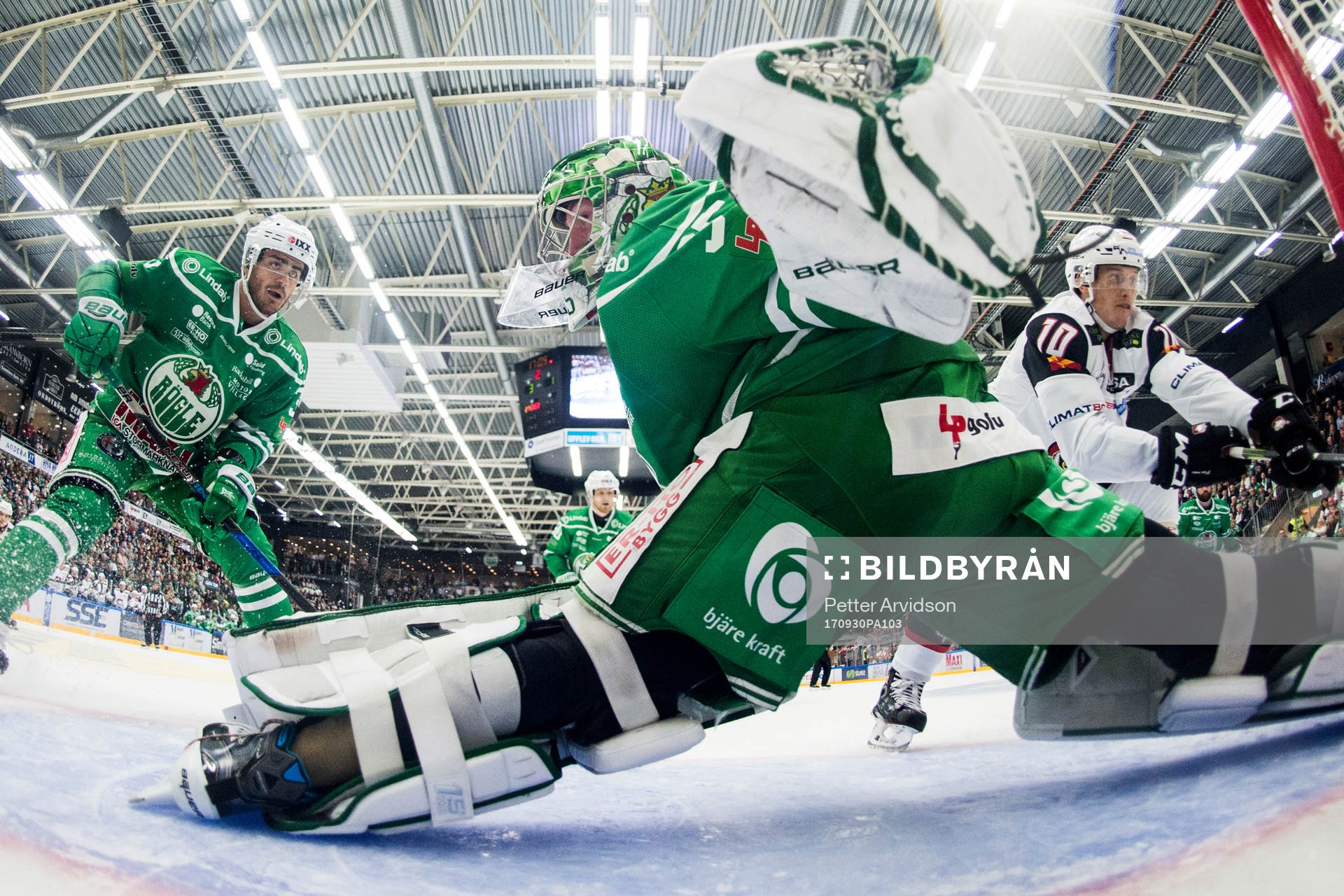 Malmö Redhawks Robin Alvarez oroar vid Rögles målvakt