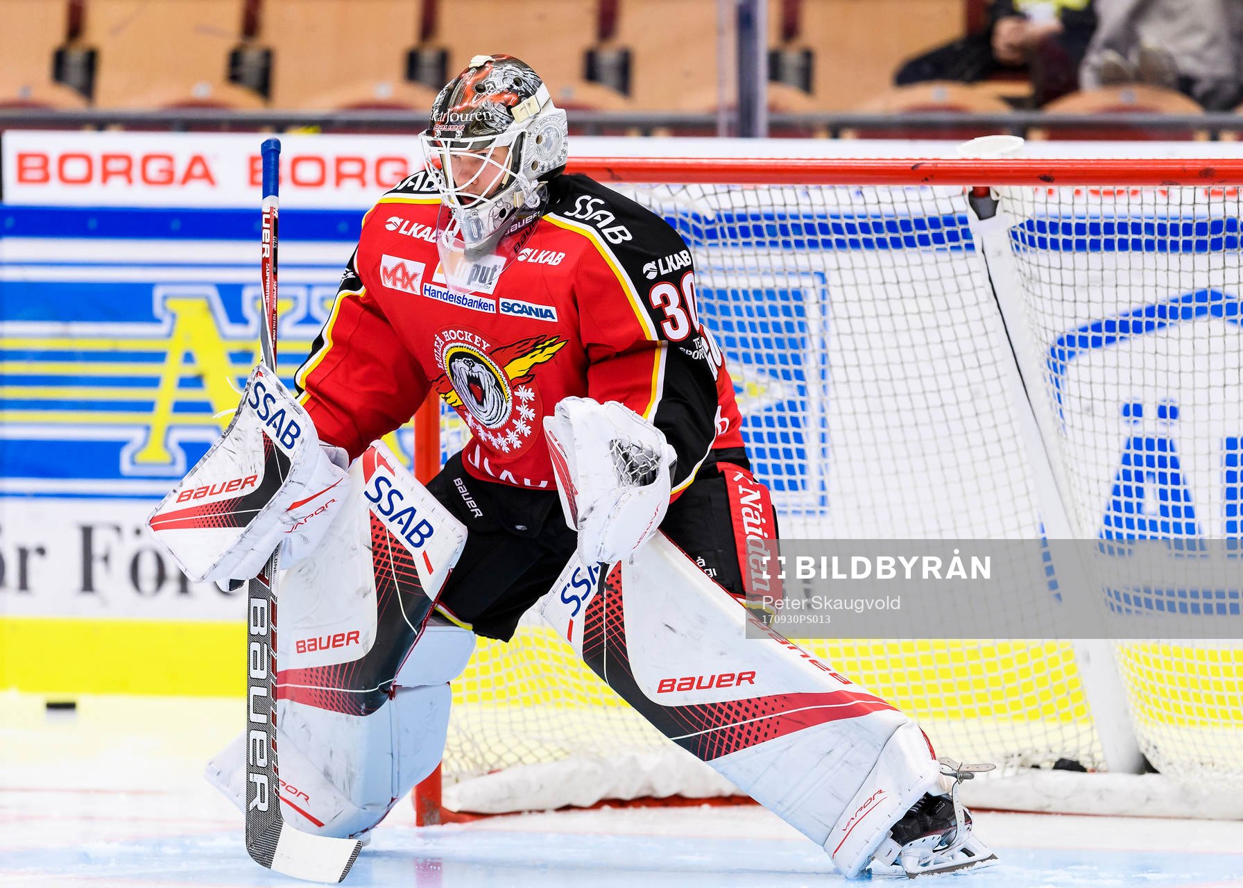 Luleås målvakt Filip Gustavsson på uppvärmningen