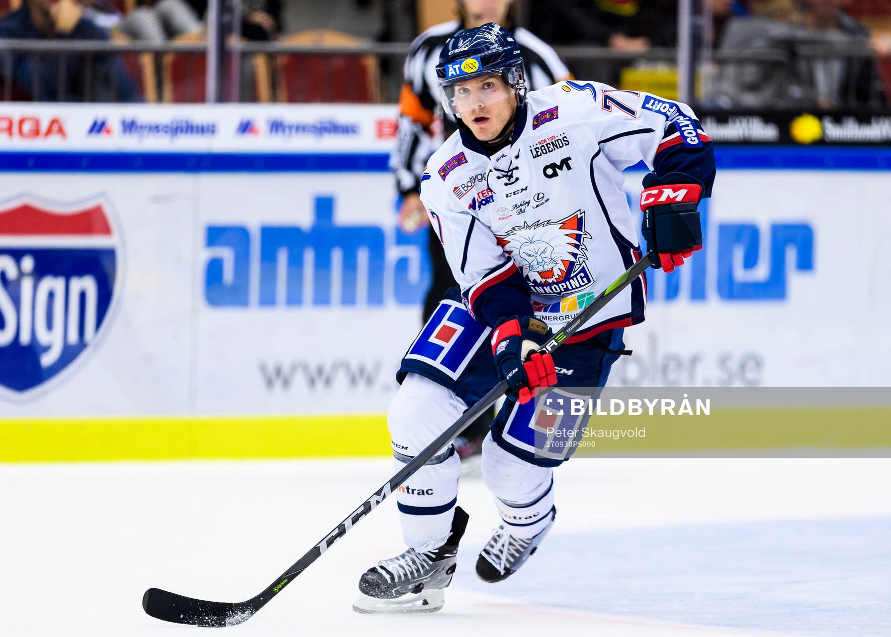 Linköpings Patrick Mullen med pucken