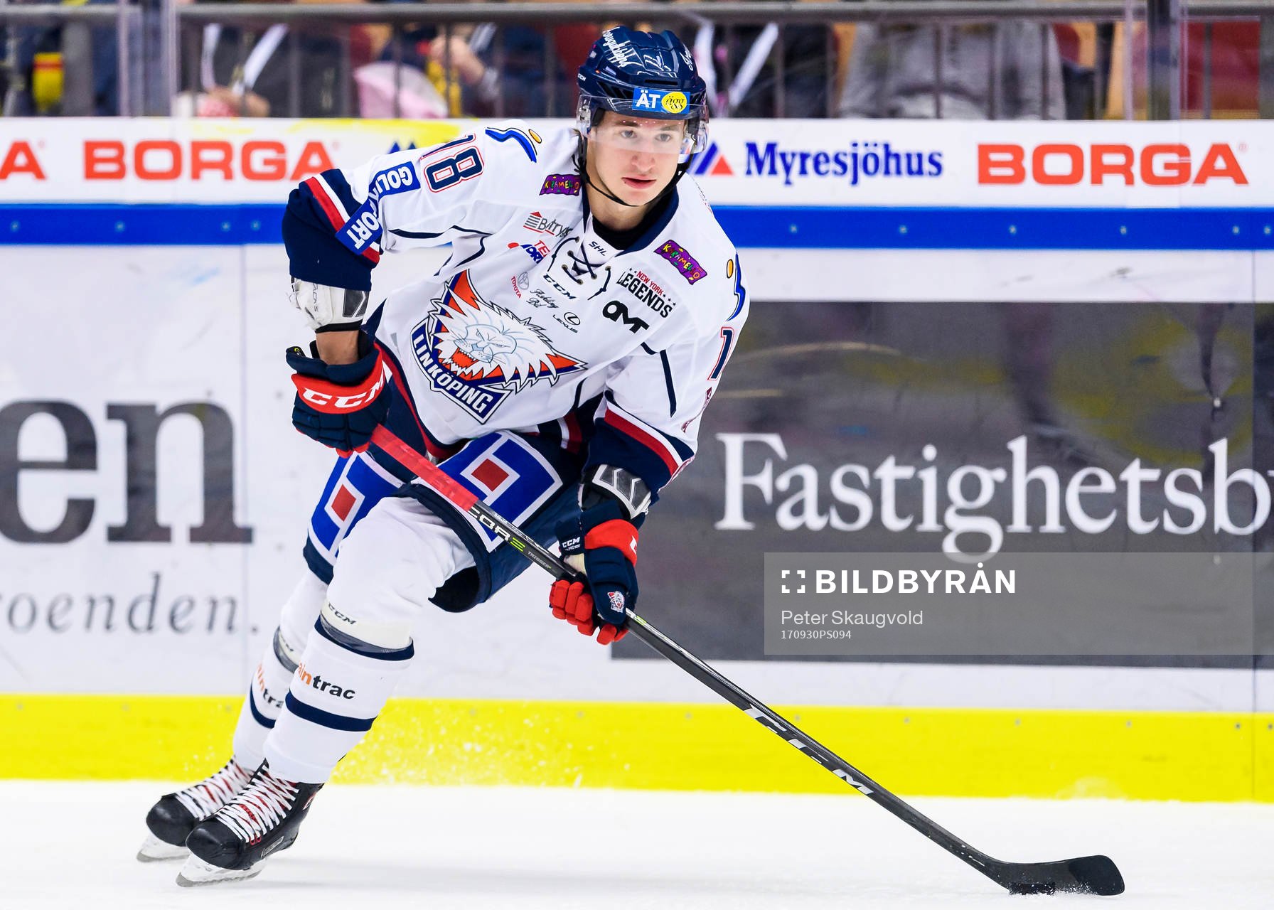 Linköpings Jacob Lilja med pucken