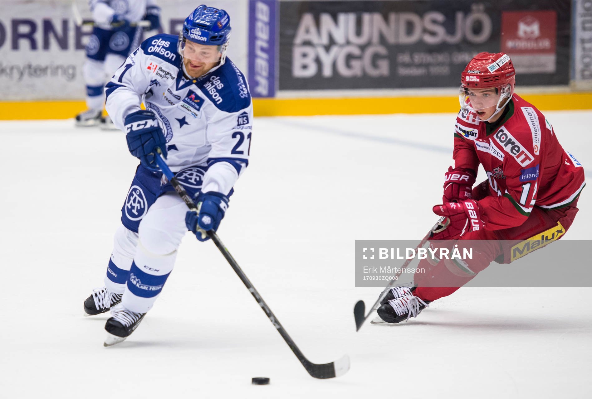 Leksands Mattias Ritola jagas av Modos Victor Öhman