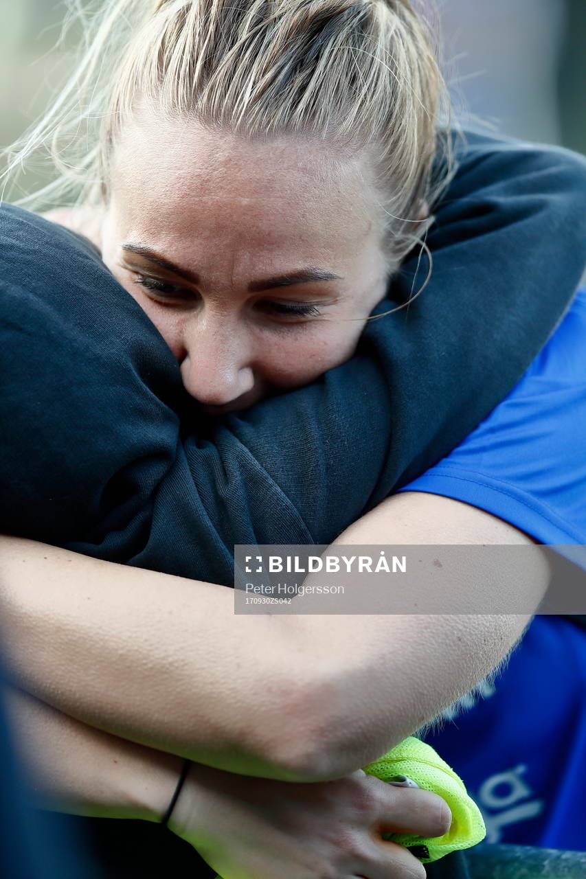 Emma Lundh gratuleras