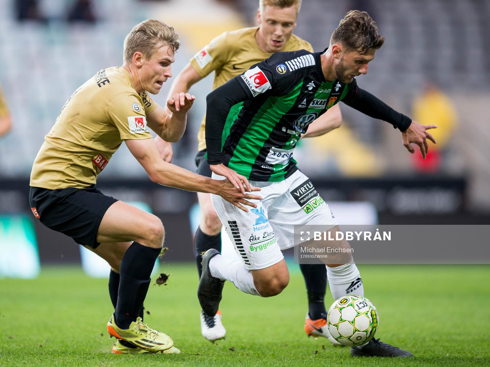 Brommapojkarnas Carl Starfelt mot GAIS Alibek Aliev