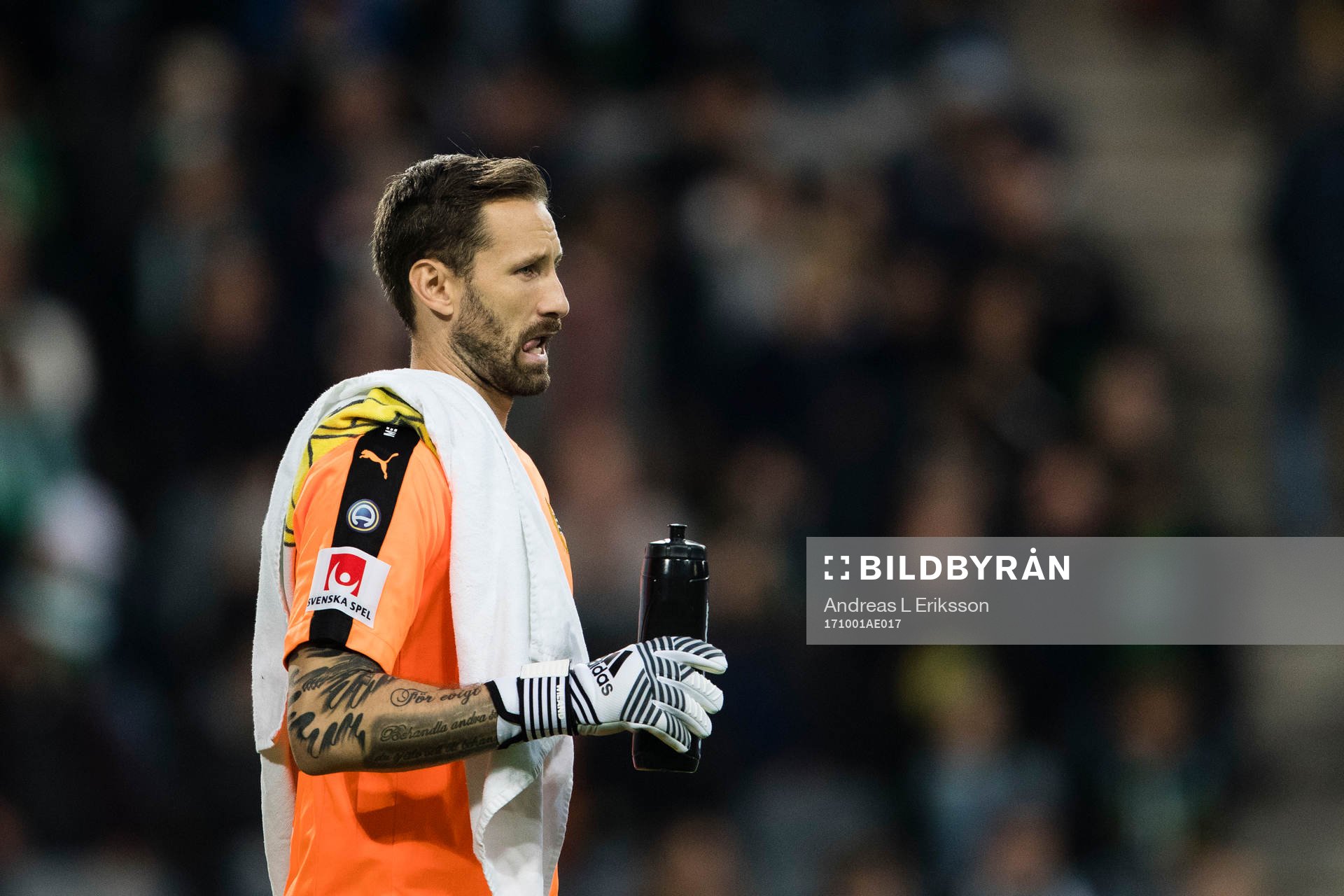 Hammarbys målvakt Johan Wiland deppar
