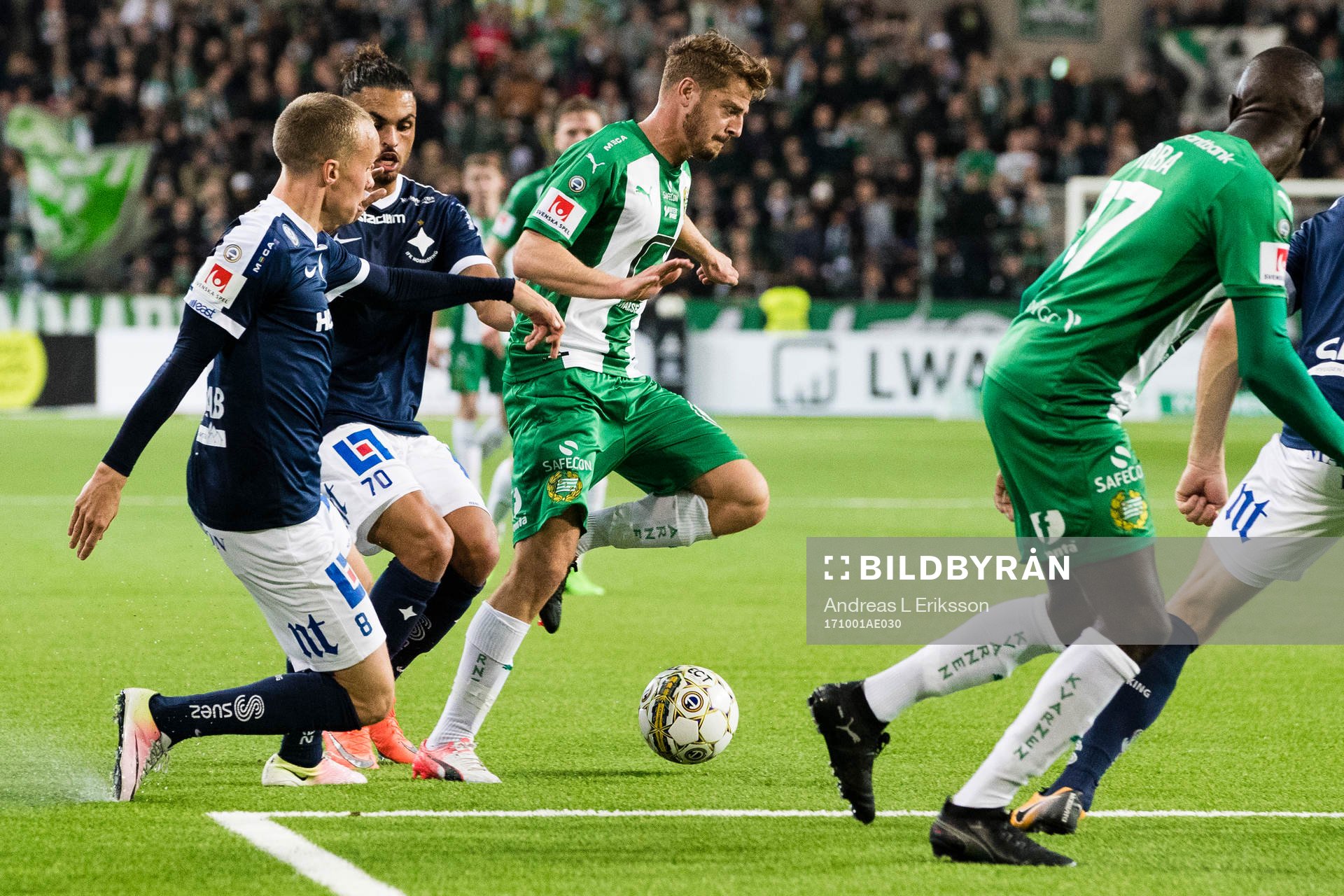 Hammarbys Rebin Asaad tar sig förbi Norrköpings Gudmundur